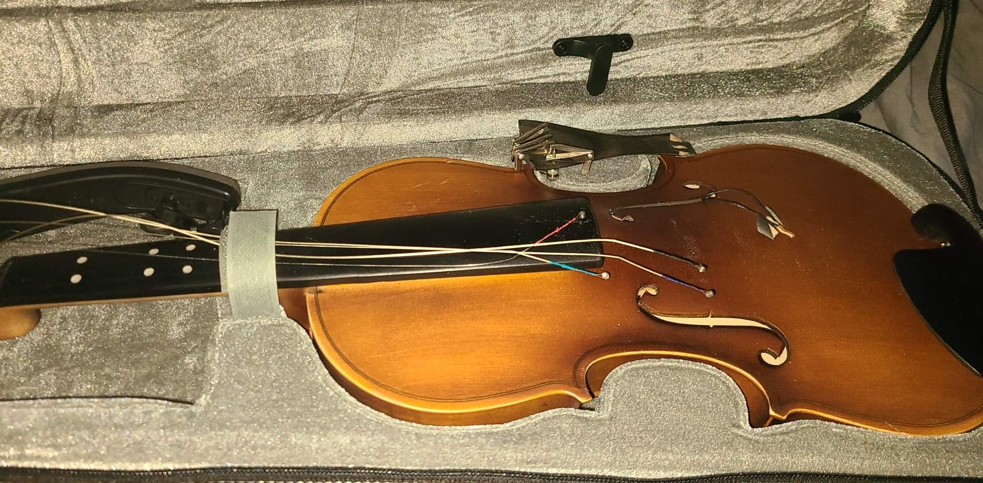 Eastar 4/4 Full Size Violin Set Matte Fiddle for Beginners Adults with Hard Case, Rosin, Shoulder Rest, Bow, Tuner and Extra Strings (Imprinted Finger Guide on Fingerboard), EVA-3 customer photo 2
