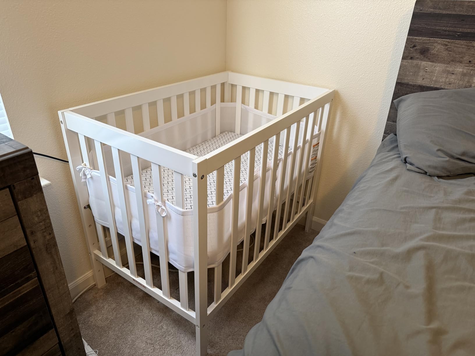 Dream On Me Edgewood 4-in-1 Convertible Mini Baby Crib in Cool Grey, GreenGuard Gold & JPMA, Non-Toxic, Compact Design, Converts to Mini Daybed & Twin Bed, 1