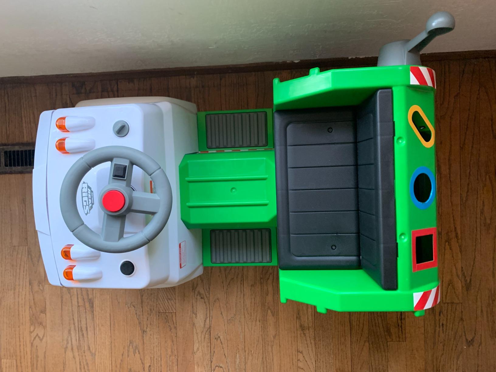 Kid Trax Real Rigs Toddler Recycling Truck Interactive Ride On Toy, Kids Ages 1.5-4 Years, 6 Volt Battery and Charger, Sound Effects, 9 Recycling Accessories Included, Green customer photo 2
