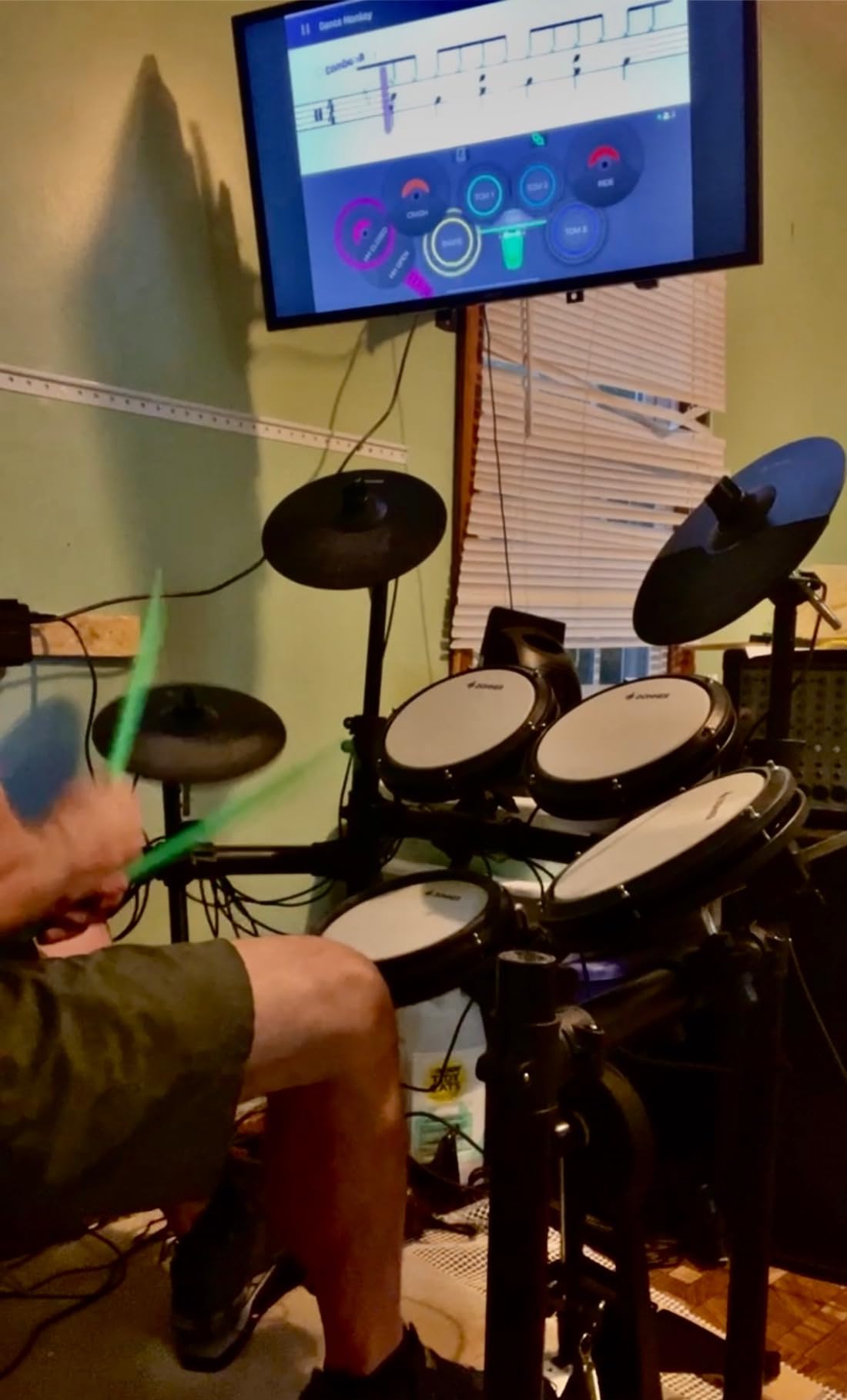 Donner DED-200 Electric Drum Sets with Quiet Mesh Drum Pads, 2 Cymbals w/Choke, 31 Kits and 450+ Sounds, Throne, Headphones, Sticks, USB MIDI, Melodics Lessons customer photo 2