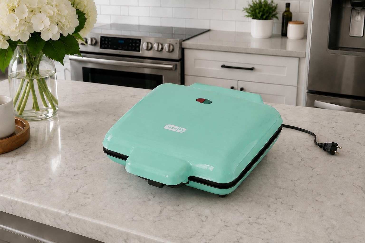 Dash No-Drip Waffle Maker - Makes Four Waffles at Once for Hassle-Free Breakfasts - Dual Nonstick Heating Plates & Quick Heat-Up System - Easy-Release Surface - Silver customer photo 1