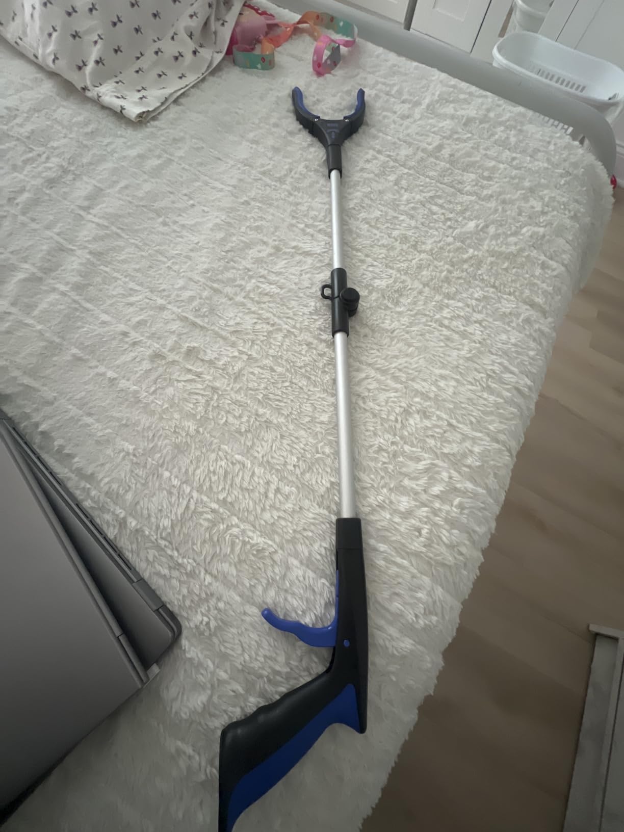 RMS 34 Inch Extra Long Reacher Grabber - Foldable Gripper and Reaching Tool with Rotating Jaw customer photo 1