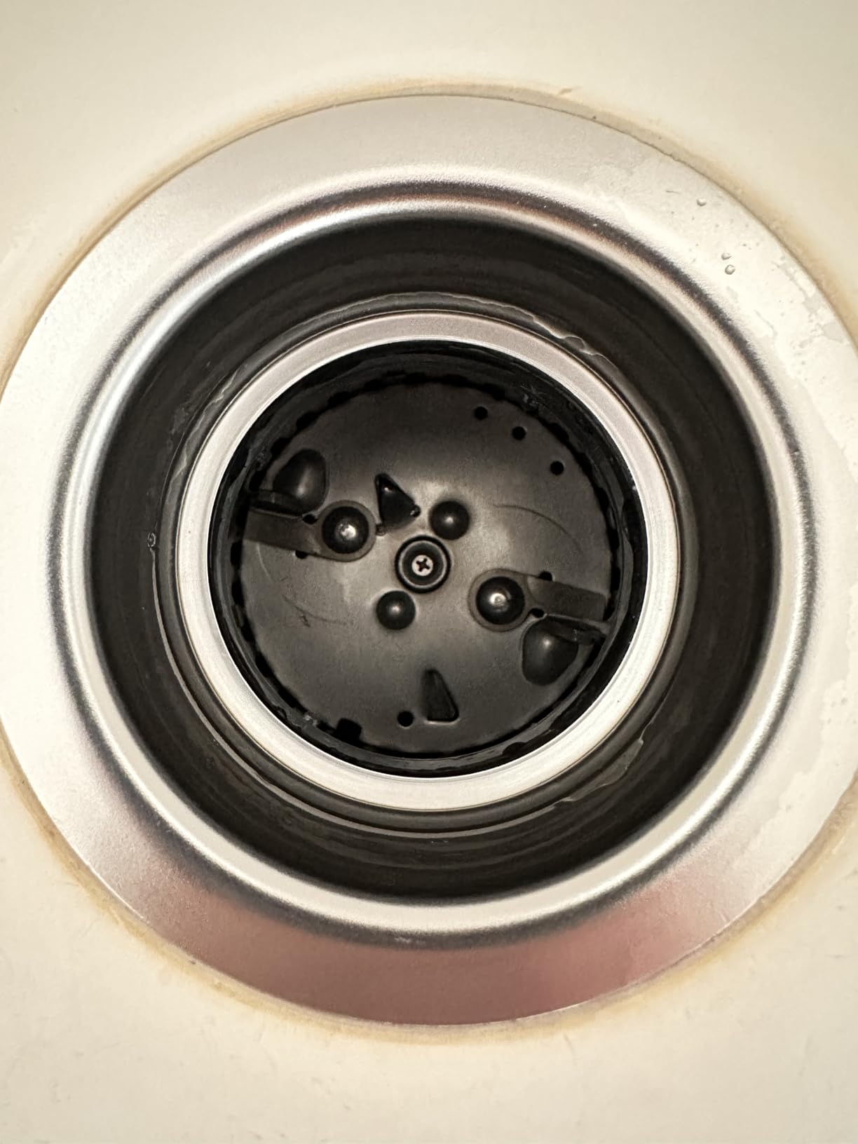 Frigidaire 1.25 HP Corded Garbage Disposal for Kitchen Sinks | FF13DISPC1 customer photo 2