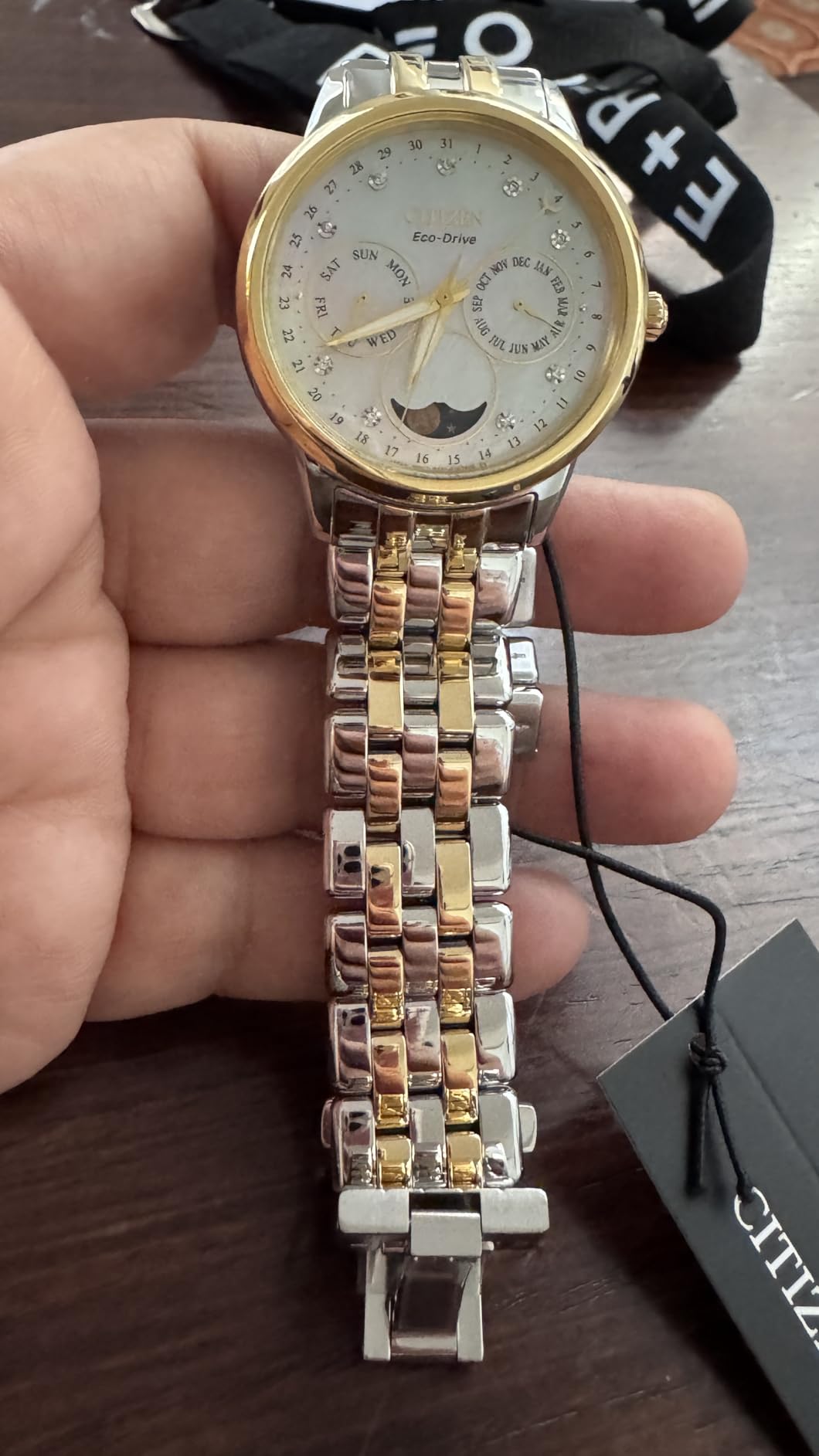 Citizen Women's Eco-Drive Calendrier, Moon Phase Diamond Accents Dial, Stainless Case and Bracelet Watch, Month/Day/Date customer photo 2