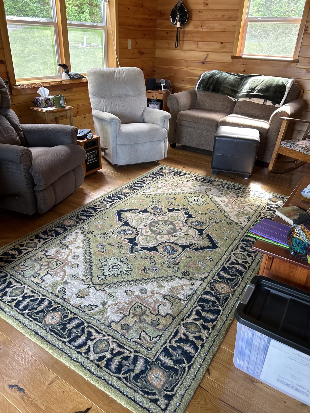 SAFAVIEH Area Rug 8x10 - Heritage Collection - Large - Grey & Navy, Handmade Wool, Traditional Oriental Medallion Design, Ideal for Living Room, Bedroom, Dining Space (HG625H) customer photo 1
