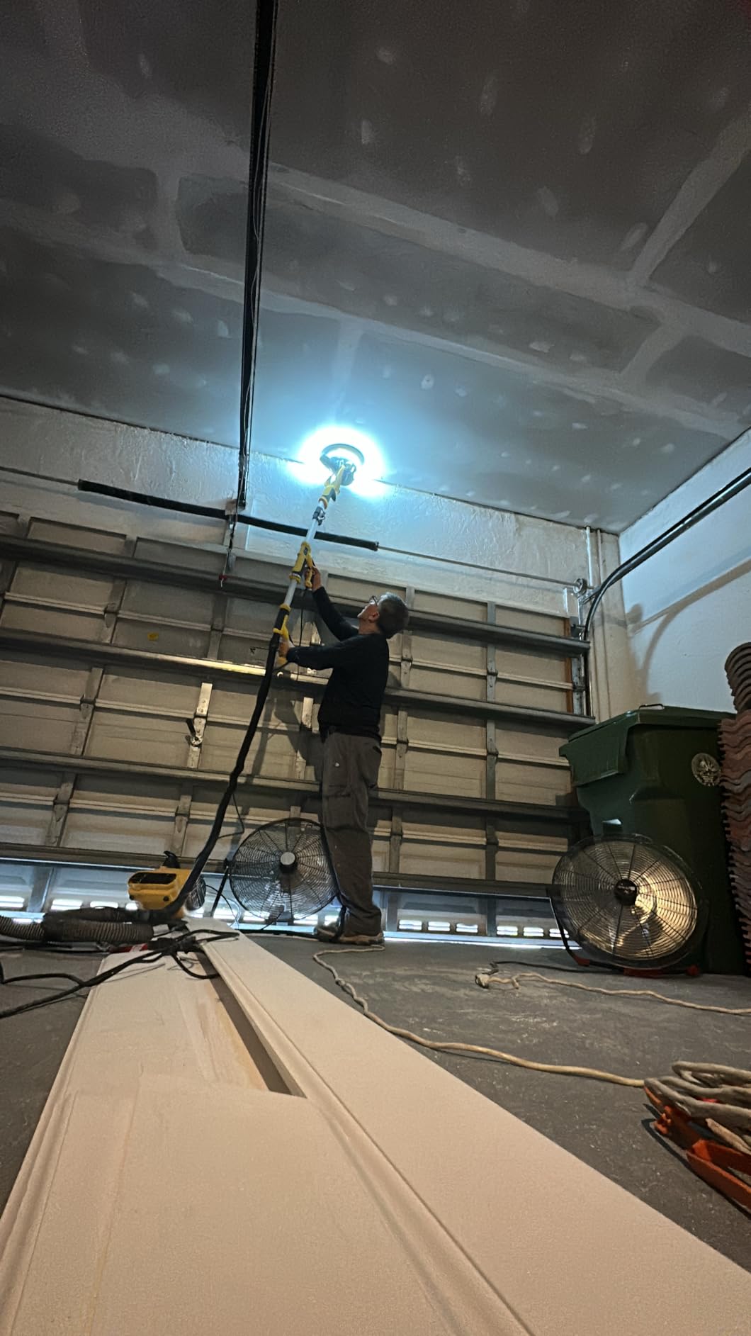 Drywall Sander with Vacuum, Electric Drywall Sander with Vacuum, Automatic Dust Removal, 7 Variable Speed, 900-1800RPM, 26' Power Cord, Labor-Saving Handle and Patented Fixture for Ceiling Sanding, LED Light customer photo 1