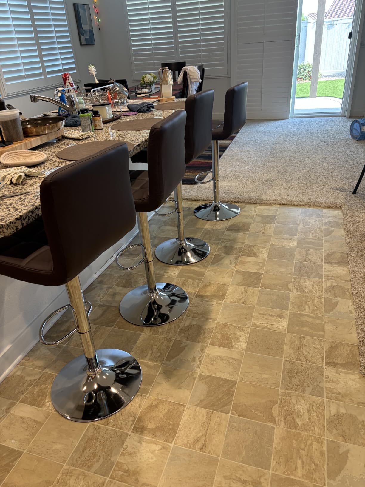 Yaheetech Bar Stools Set of 4, PU Leather Swivel Barstools, Height Adjustable Counter Chairs with Back for Bar Kitchen Island Dining Room, 300lb Capacity, Black customer photo 1