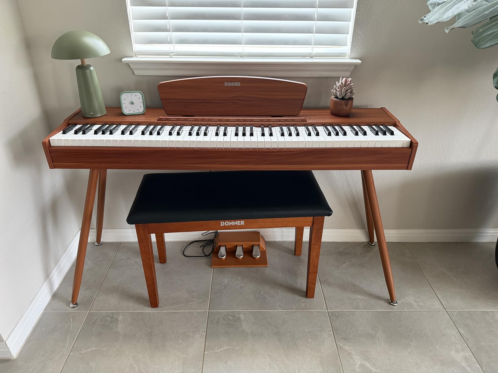 Donner Duet Piano Bench with Storage, Solid Wooden Keyboard Bench Piano Bookcase Stool Chair Seat with High-Density Sponges Padded Cushion, Black customer photo 2