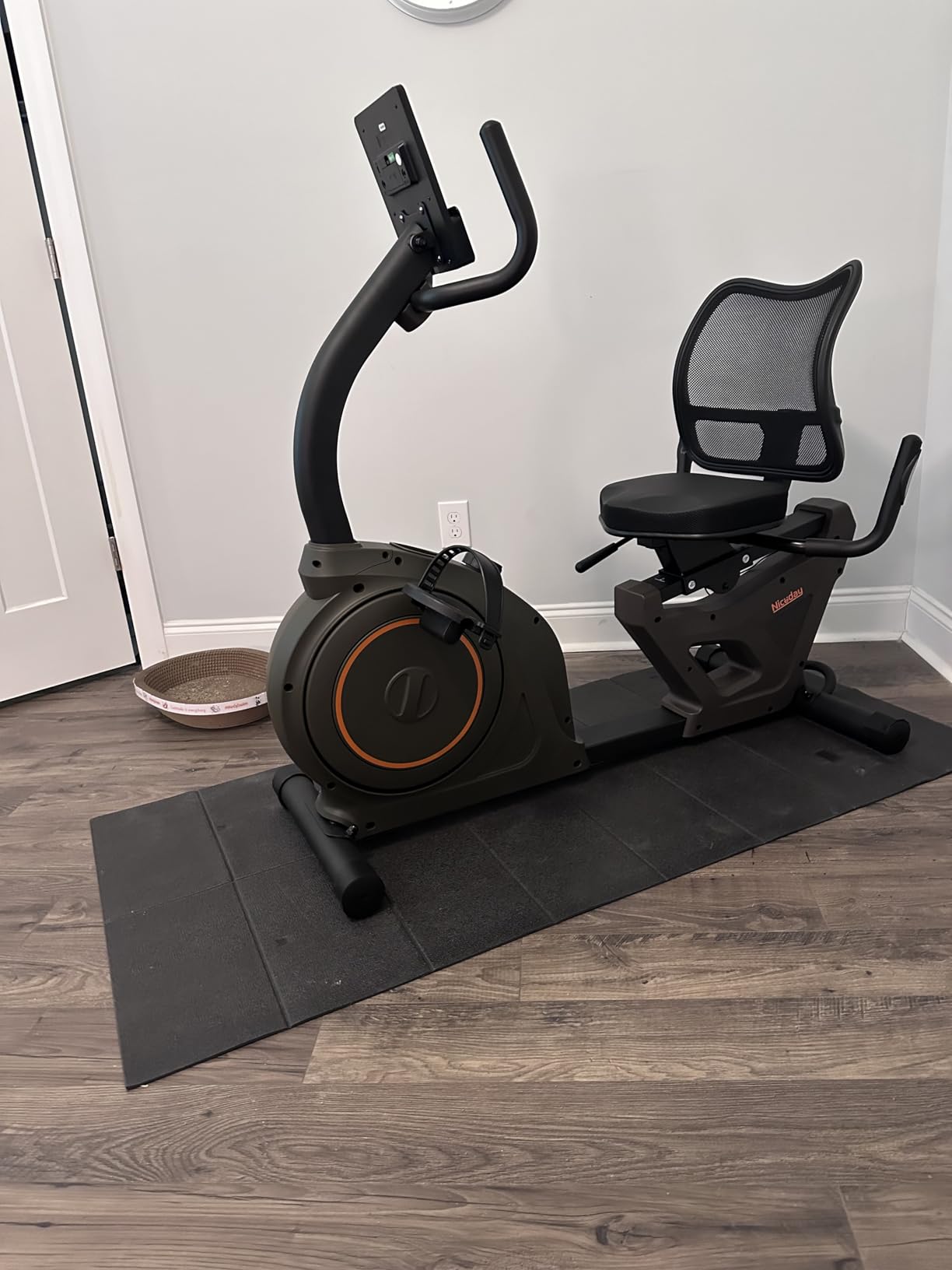 Niceday Recumbent Exercise Bike, Recumbent Bike for Home, Recumbent Stationary Bike 400LBS Weight Capacity, Magnetic Recumbent Bike with Smart APP, LCD Monitor, Heart Rate Handle customer photo 2