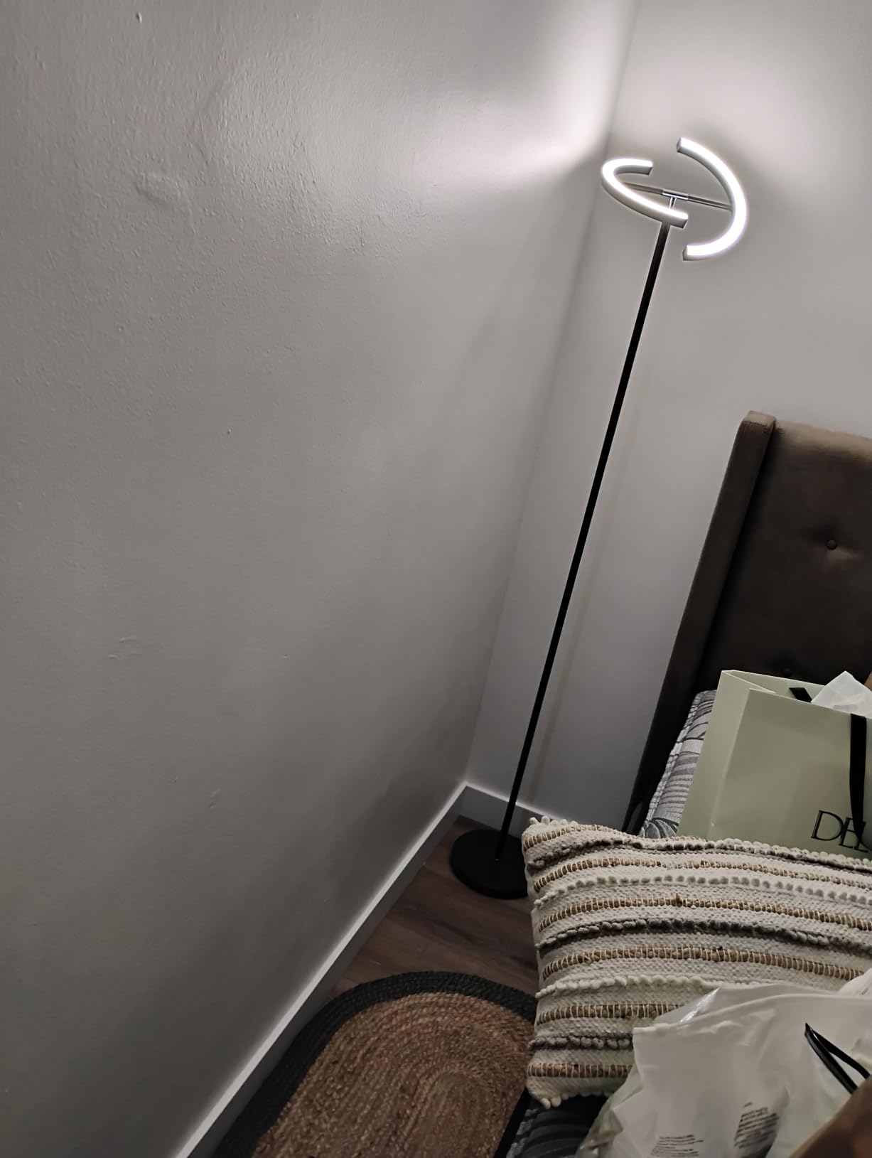LED Floor Lamp - Rotatable Standing Lamp with Touch & Remote Control, 3000-6000K, 22W Modern Floor Reading Light, Dimmable Corner Uplighter for Living Room Bedroom Office, Black customer photo 1