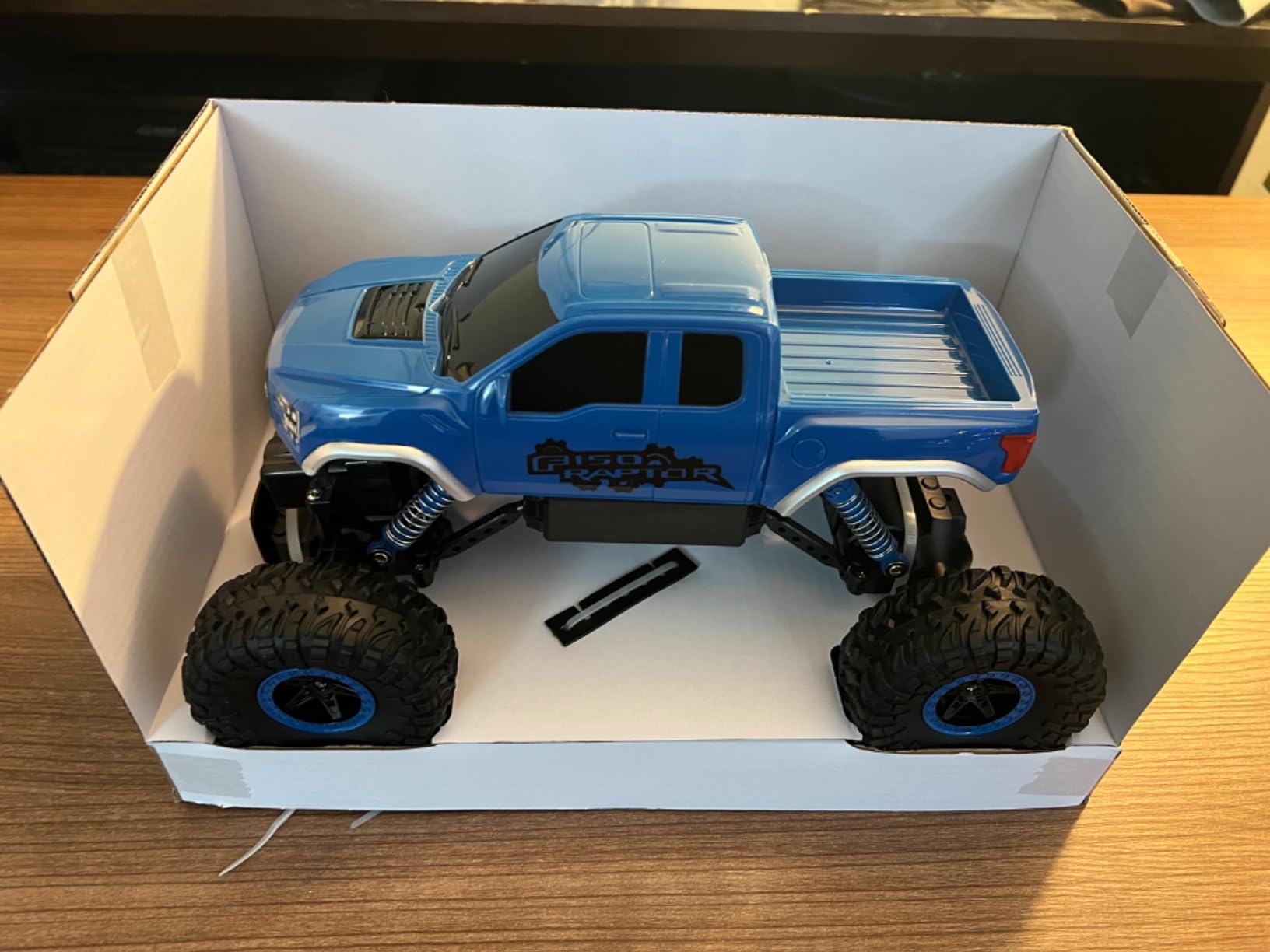 DOUBLE E Ford Raptor F150 RC Car 4WD Monster Trucks for Boys,11 Inches Off Road Crawler Vehicle RC Truck Toy Gift for Boys Girls 6 7 8-12 Years-Blue customer photo 1