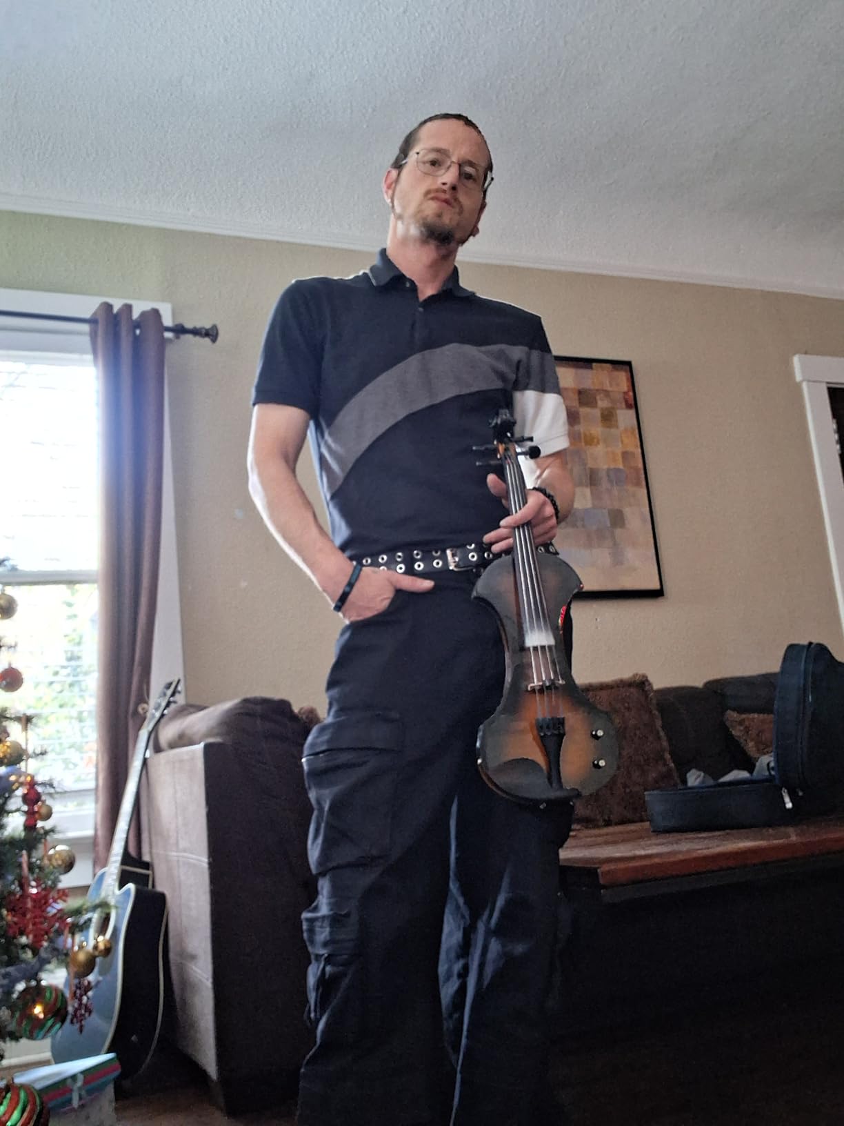 Pyle Full Size Electric Violin, 4/4 Solid Wood Silent Fiddle, with Amplifier Kit, Hard Case, Bow, Ebony Fittings, Digital Tuner, Extra Strings, Rosin customer photo 1