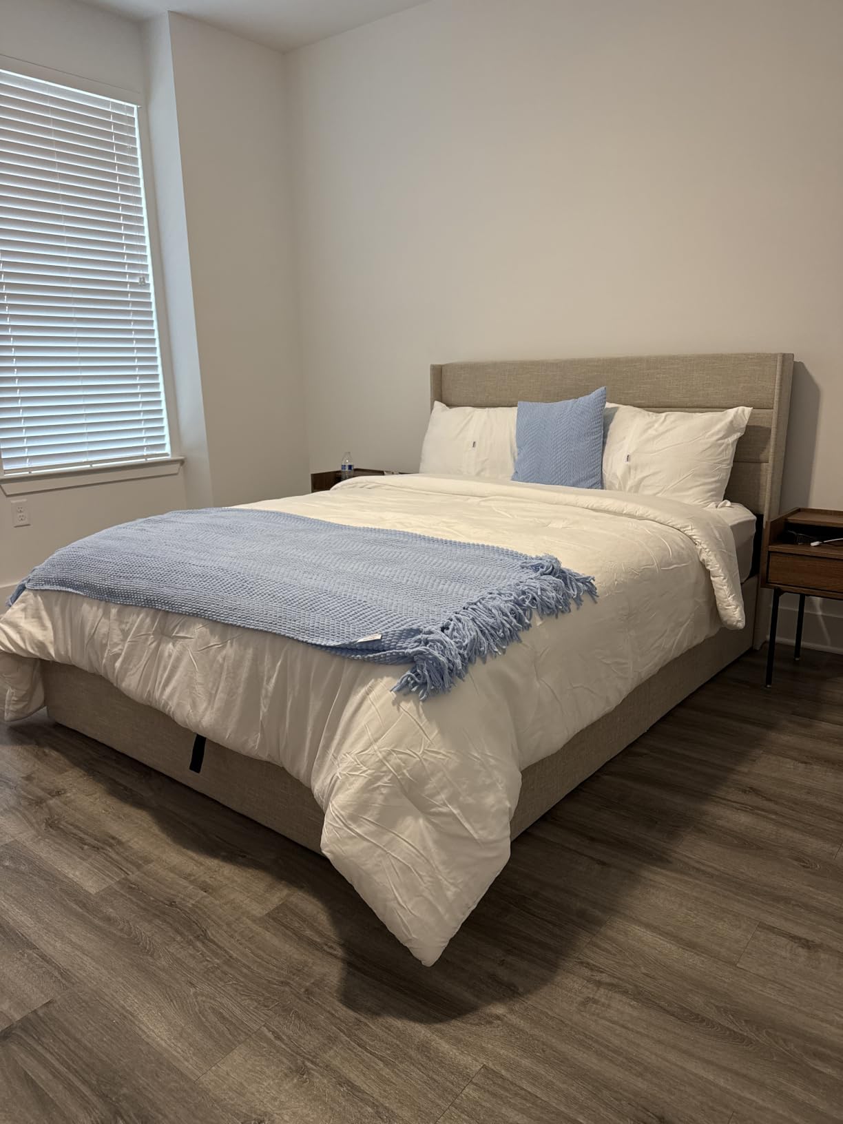 SHA CERLIN Queen Size Lift Up Storage Bed/Modern Wingback Headboard/Upholstered Platform Bed Frame/Hydraulic Storage/No Box Spring Needed/Wood Slats Support/Light Beige customer photo 1