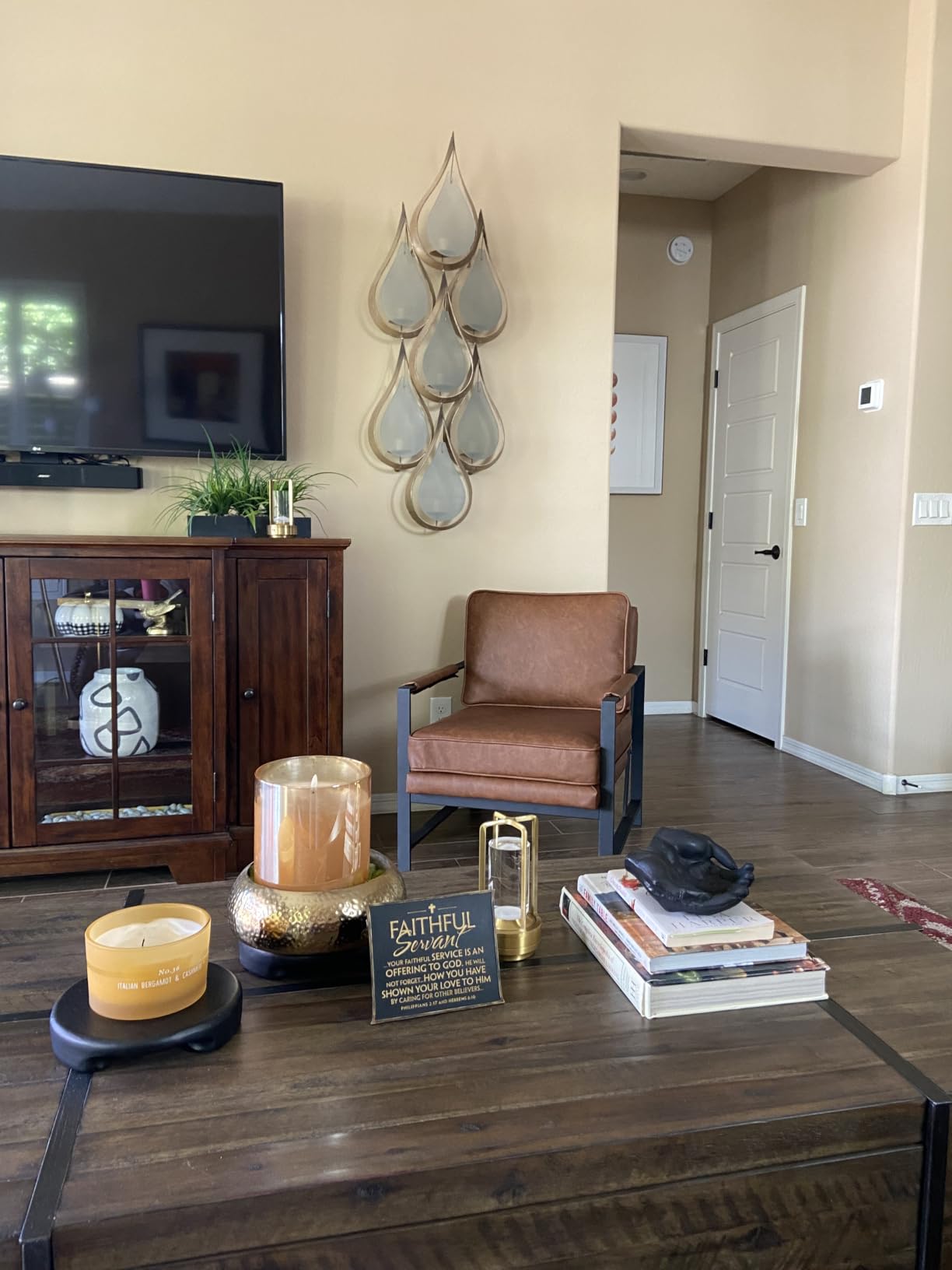 Yaheetech Set of 2 Accent Chairs for Living Room, Oversized Faux Leather Chair, Mid Century Modern Reading Chair for Bedroom Waiting Room, Light Brown | Oversized Faux Leather Chair with Soft Cushion, Ergonomic 105° Back, Reading Chair for Living Room, Bedroom and Waiting Room customer photo 1