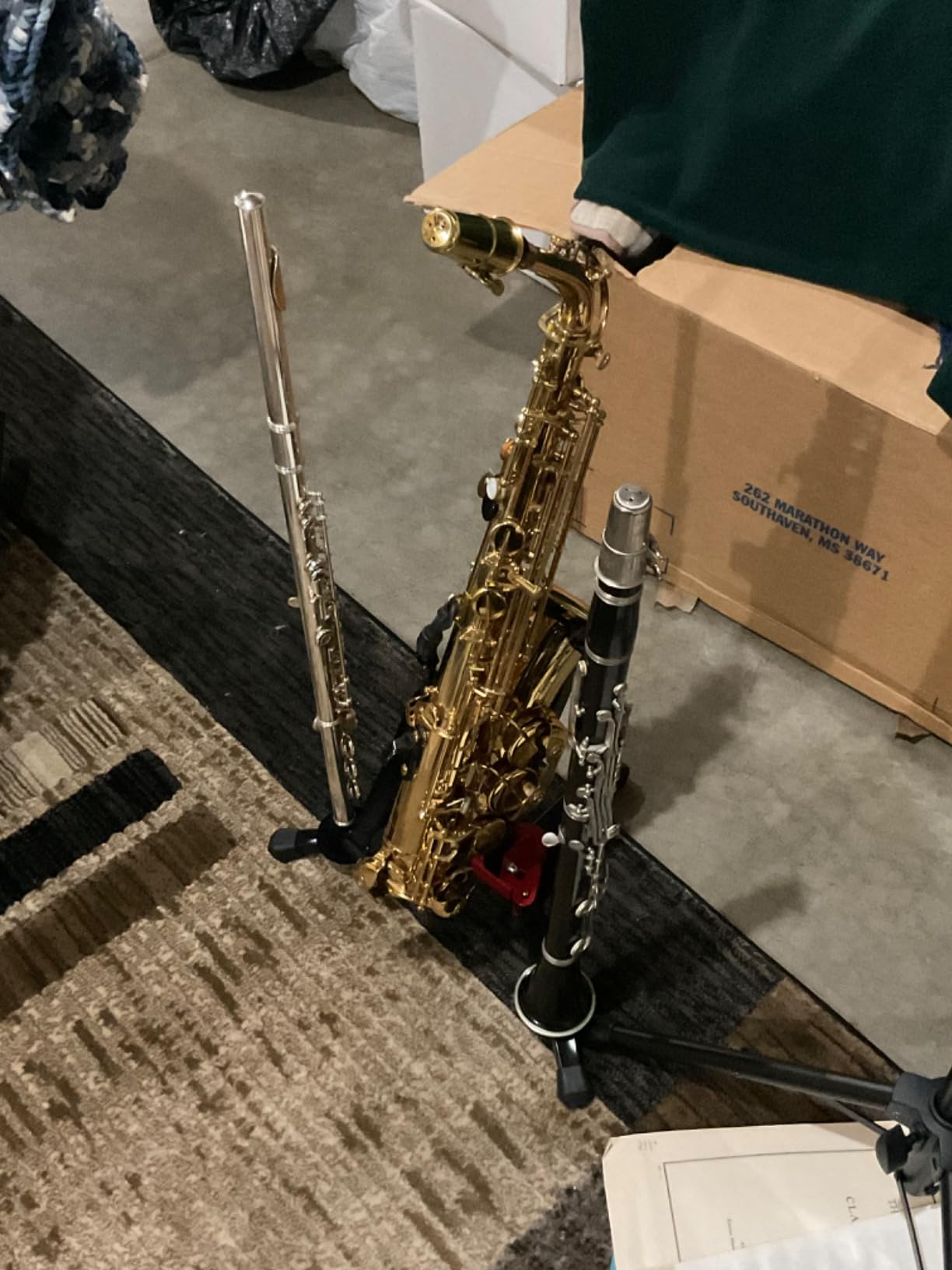 EASTROCK Alto&Tenor Saxophone Stand with 2 Flute/Clarinet Holders and Bag | Sturdy Folding Metal Stand for Alto/Tenor Sax with 2 Detachable Pegs for Flute/Clarinet or Straight Sax and a Carrying Bag customer photo 1