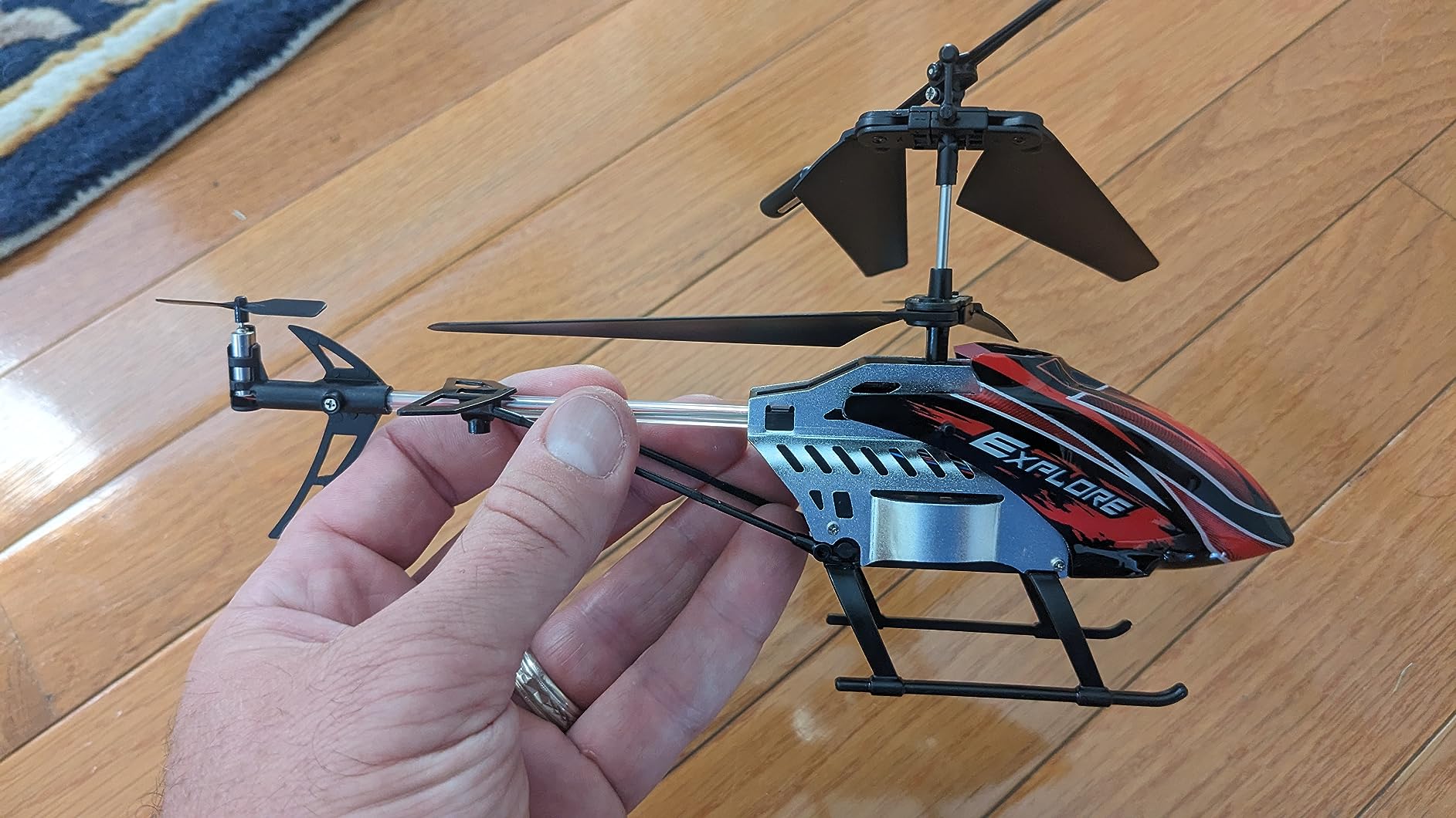 BUSSGO RC Helicopter, Remote Control Helicopter for Kids with 30Mins Flight (2 Batteries), 7+1 LED Light Modes, Altitude Hold customer photo 2