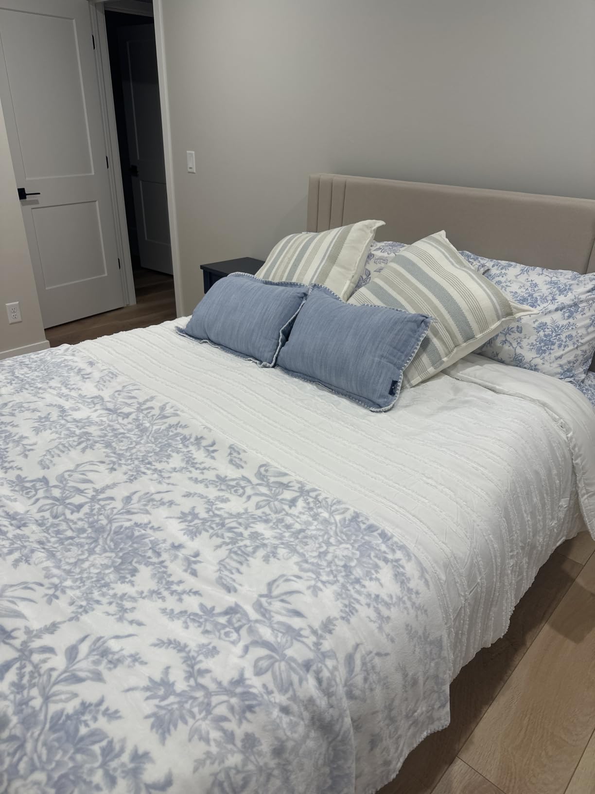 Gizoon Queen Bed Frame with Wingback Headboard, Upholstered Platform Bed, Wooden Slats, Noise-Free, No Box Spring Needed, Easy Assembly customer photo 1