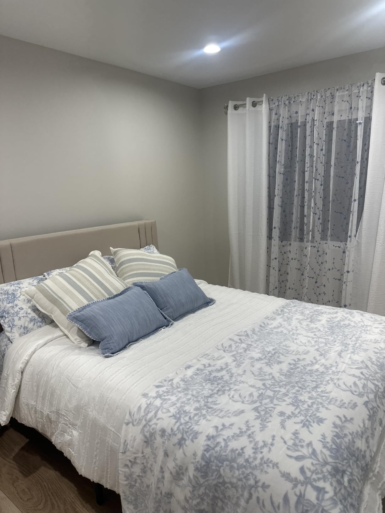 Gizoon Queen Bed Frame with Wingback Headboard, Upholstered Platform Bed, Wooden Slats, Noise-Free, No Box Spring Needed, Easy Assembly customer photo 2