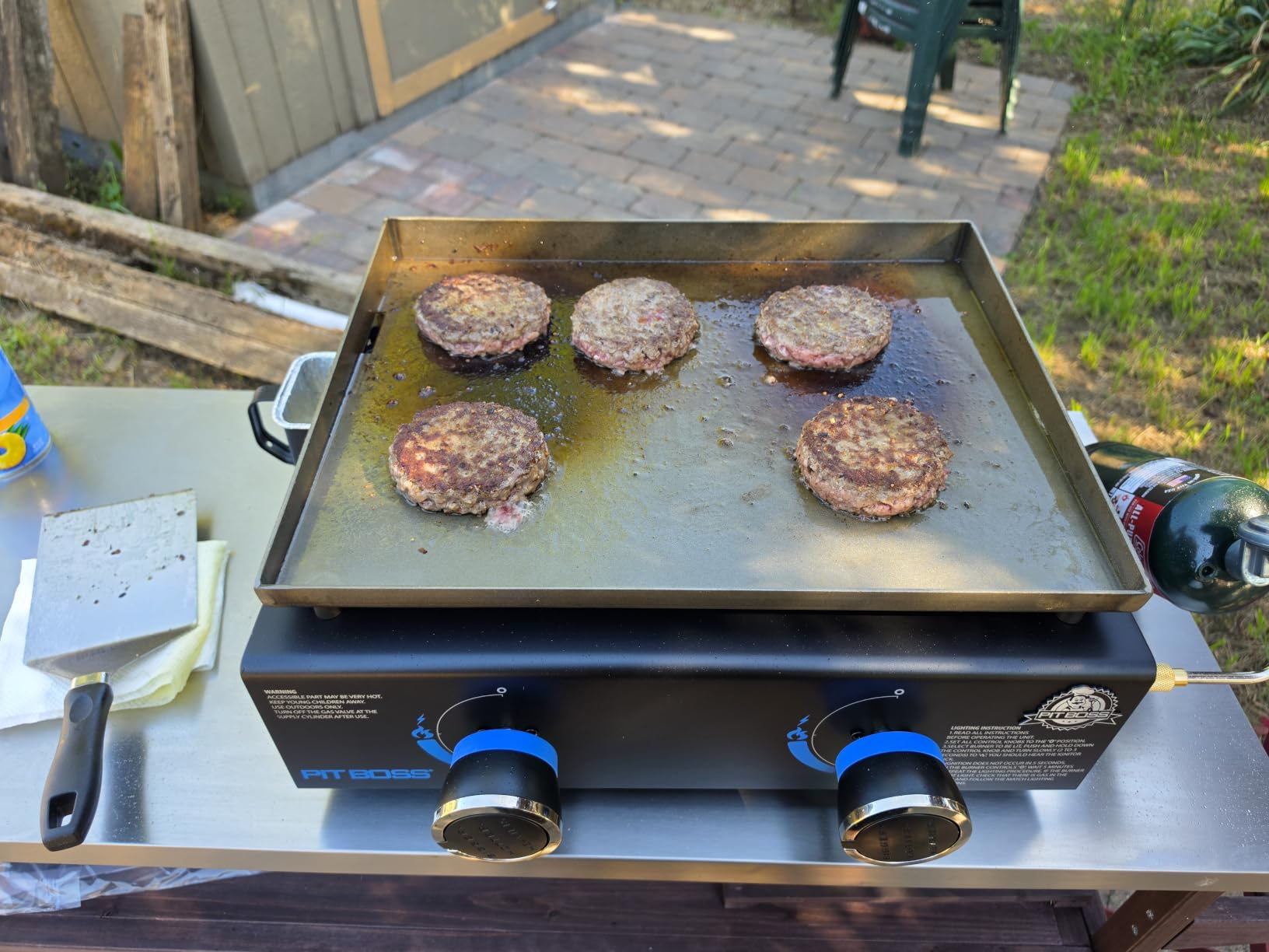 Pit Boss 2-Burner Propane Gas Portable Tabletop Griddle Grill with Soft Cover, 265-Sq. In. Cooking Space, 18,000 BTU customer photo 1