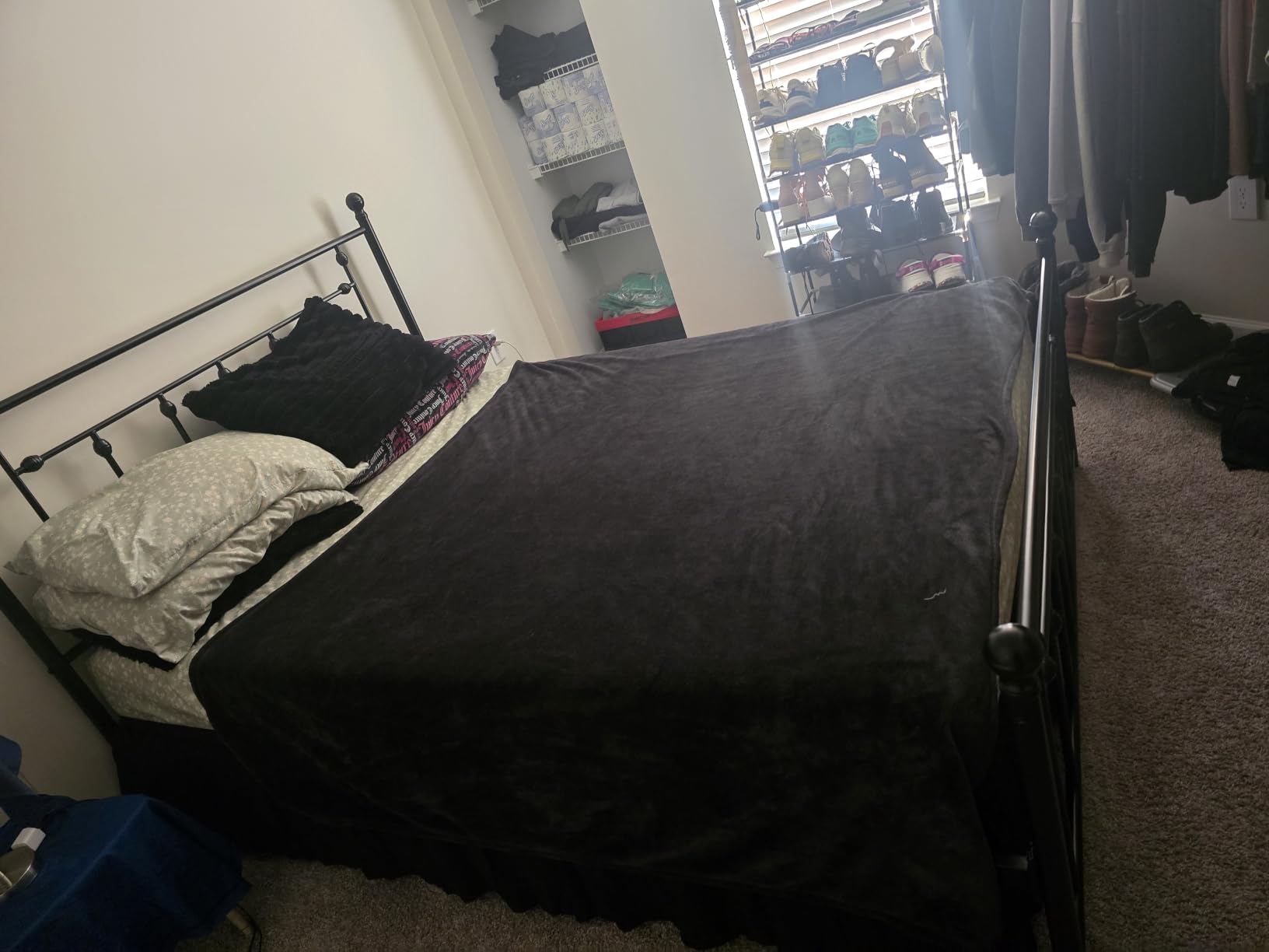 Allewie 14 Inch Queen Size Metal Platform Bed Frame with Victorian Vintage Headboard and Footboard/Mattress Foundation/Under Bed Storage/No Box Spring Needed/Easy Assembly/Noise Free/Black customer photo 1