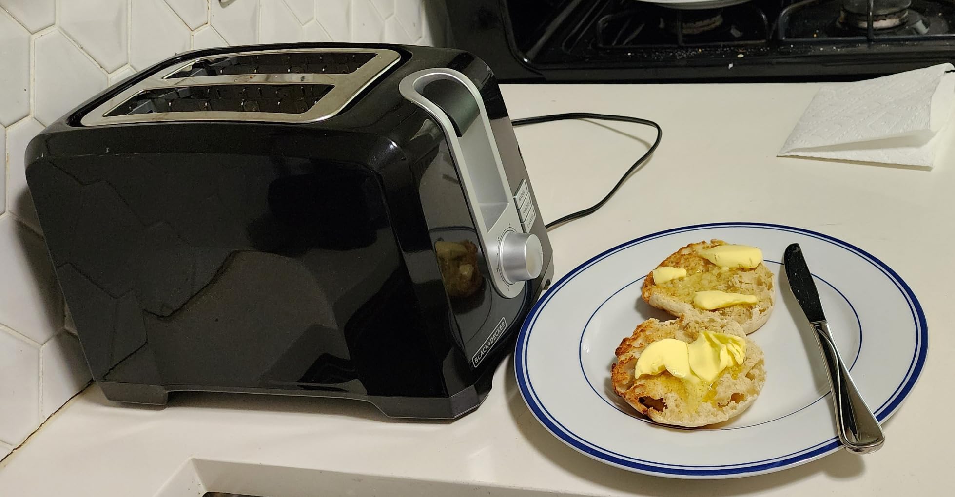 BLACK+DECKER 2-Slice Toaster with 7 Toast Shade Settings, Extra-Wide Slots for Bagels, Stainless Steel Exterior Finish customer photo 1
