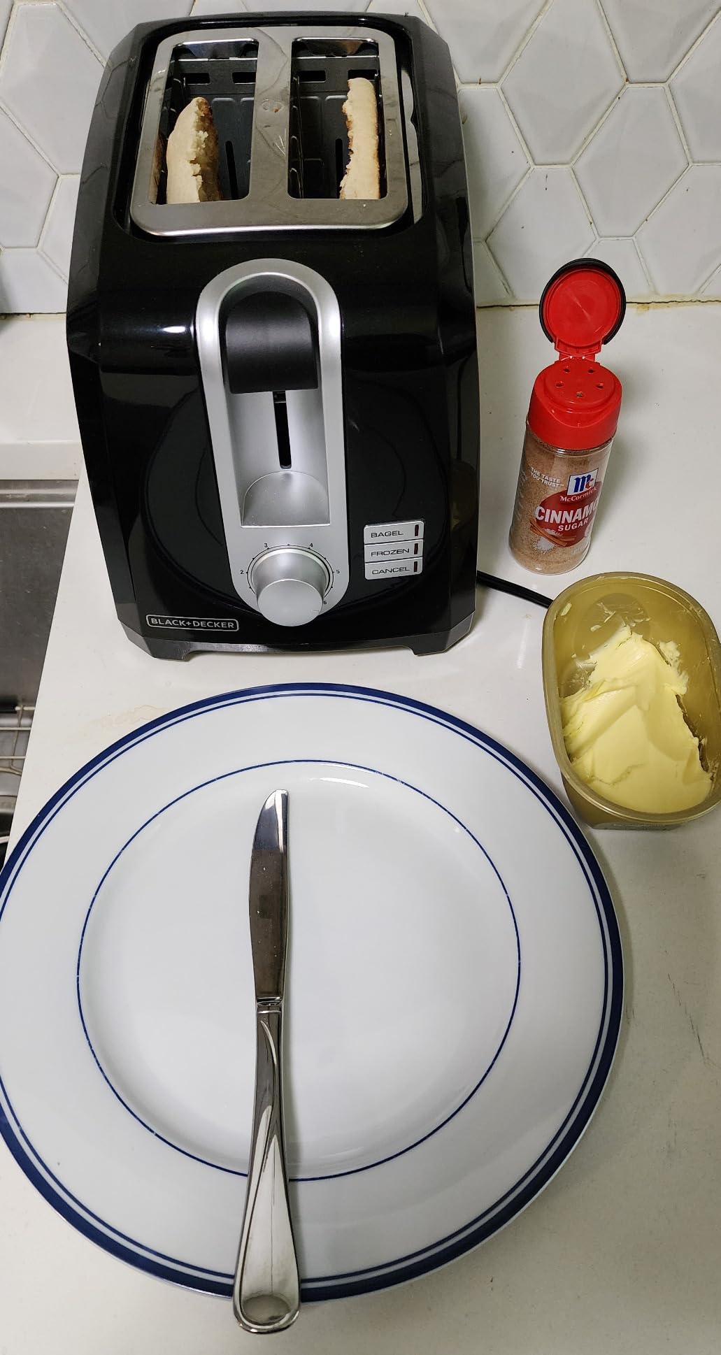 BLACK+DECKER 2-Slice Toaster with 7 Toast Shade Settings, Extra-Wide Slots for Bagels, Stainless Steel Exterior Finish customer photo 2