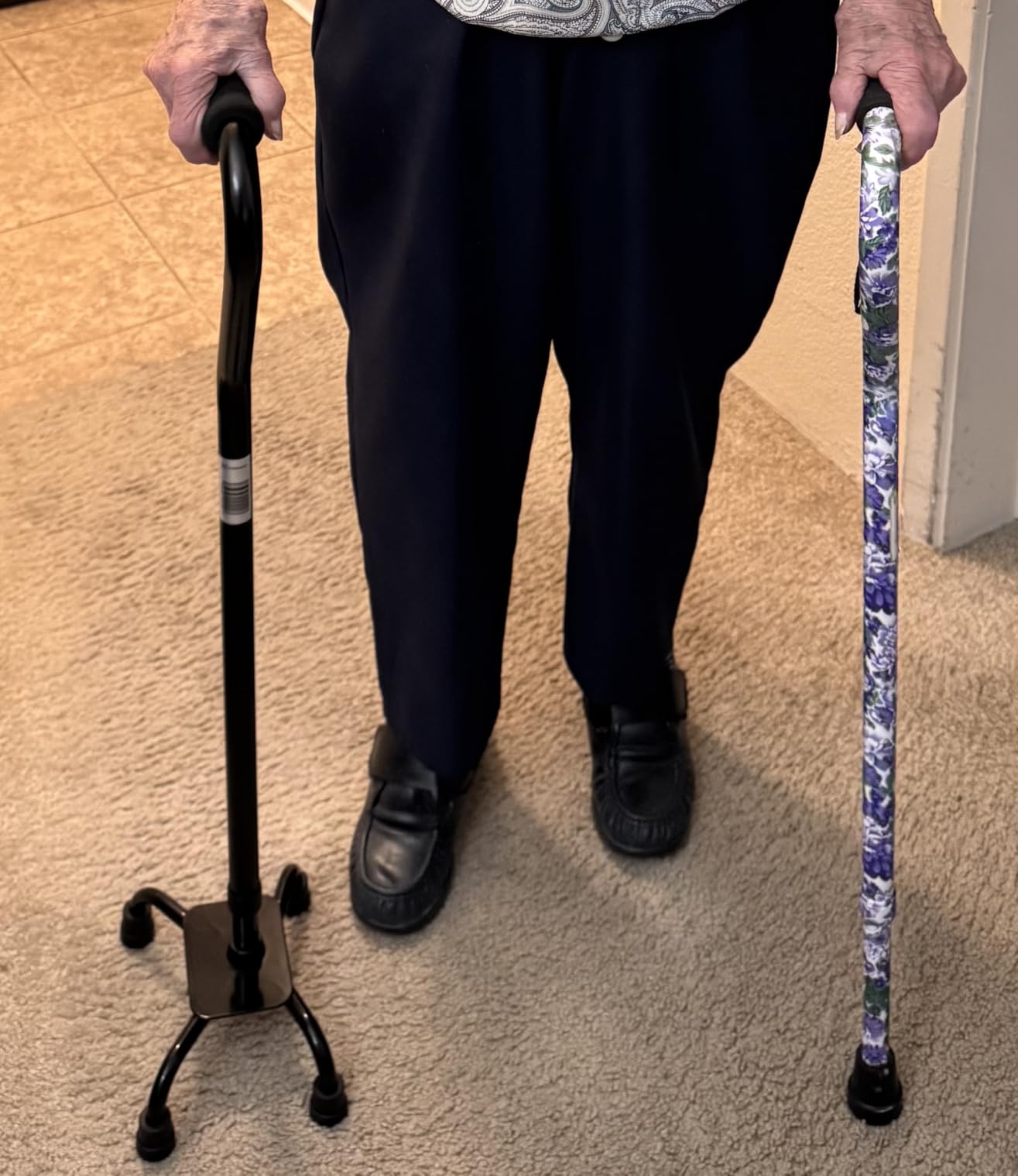 Medline Aluminum Quad Cane with Small Base, 300 lb Capacity, for Balance, Knee Injuries, Leg Surgery Recovery & Mobility, Portable, Sturdy Walking Aid for Seniors & Adults customer photo 1