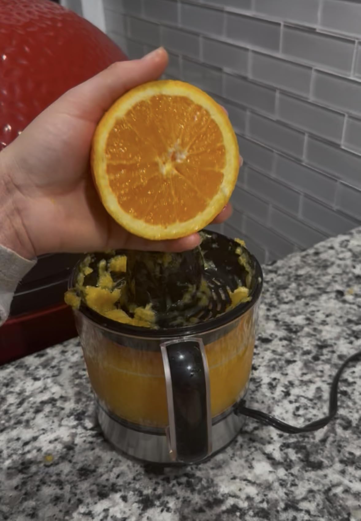 Elite Gourmet ETS623 BPA-Free 40-Watt Electric Citrus Juicer, Compact, Large Volume, Pulp Control, Oranges, Lemons, Limes, Grapefruits with Easy Pour Spout, 24oz, Black/Stainless Steel customer photo 1