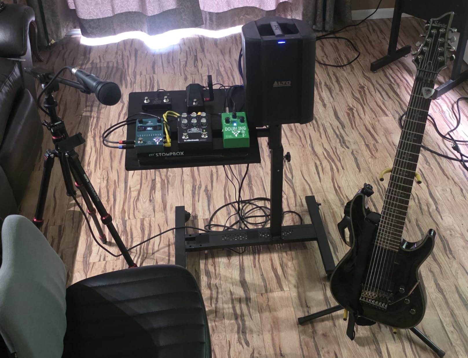 ALTO Busker 200W Portable PA Speaker System with Rechargeable Battery, Bluetooth, 3-Channel Mixer, Alesis FX, App Control, USB Charging customer photo 1