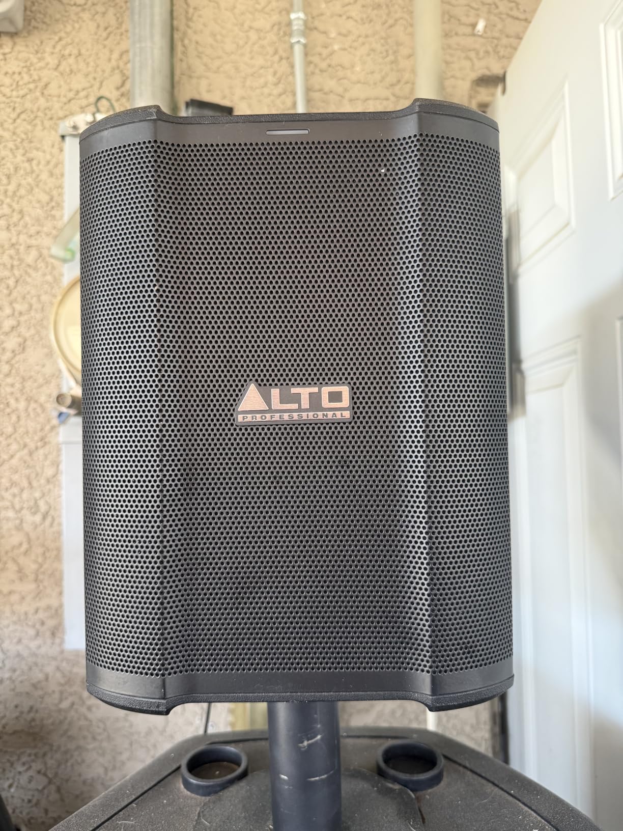 ALTO Busker 200W Portable PA Speaker System with Rechargeable Battery, Bluetooth, 3-Channel Mixer, Alesis FX, App Control, USB Charging customer photo 2
