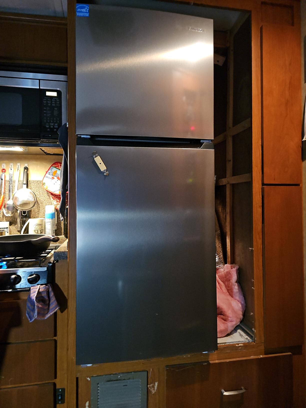 Upstreman 11.6 Cu.Ft. Double Door Refrigerator in Stainless Steel with Large Capacity Top Freezer, Frost Free, Adjustable Thermostat Control, Apartment Refrigerator with Freezer, ENERGY STAR customer photo 1