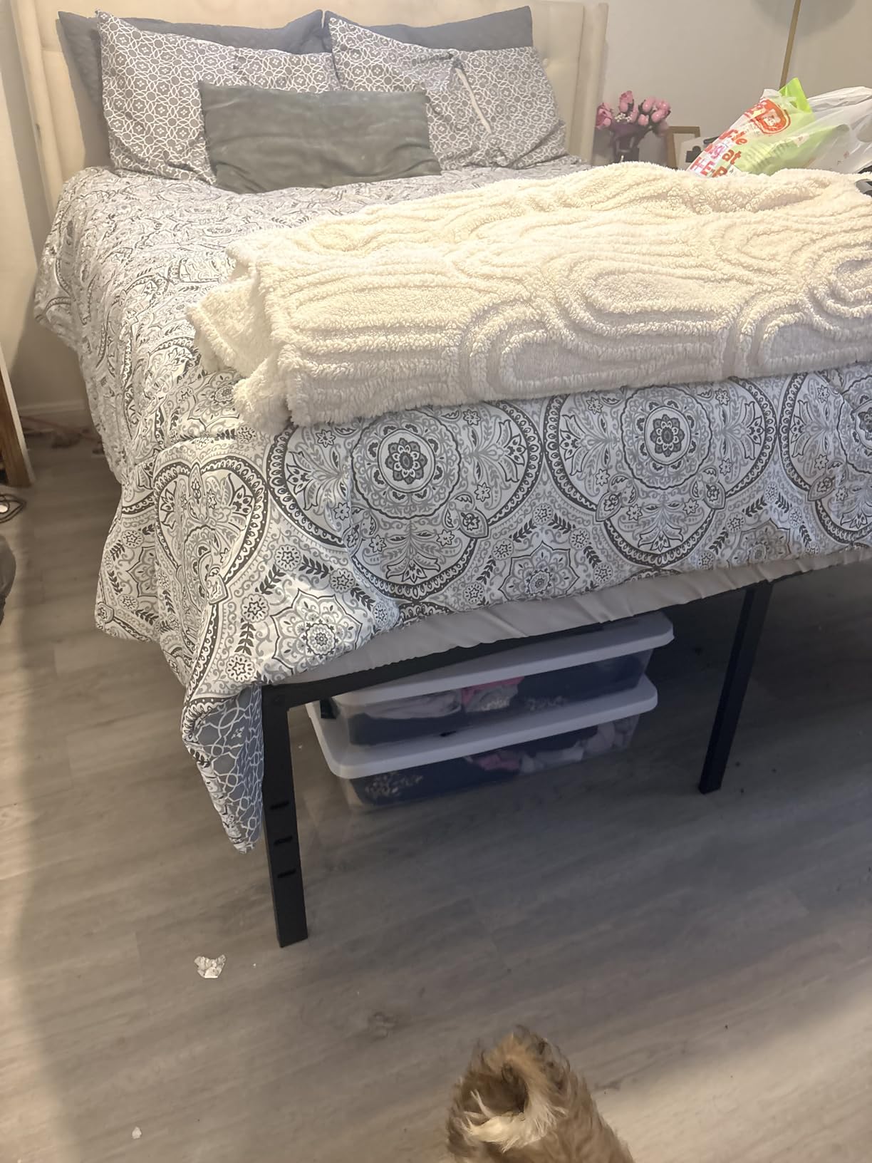 HLIPHA Metal Platform Bed Frame 18 Inch Tall, No Box Spring Needed, King Size Bed with Heavy Duty Strong Support Slats, Easy to Assemble, Black customer photo 1