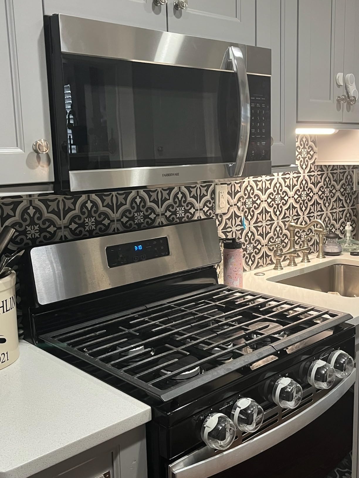 Farberware 1.7 Cu. Ft. Over-the-Range Microwave Oven - 1000 Watts Power, Auto Cook Settings, Defrost, Easy Clean and Child Safety Lock - Black customer photo 2