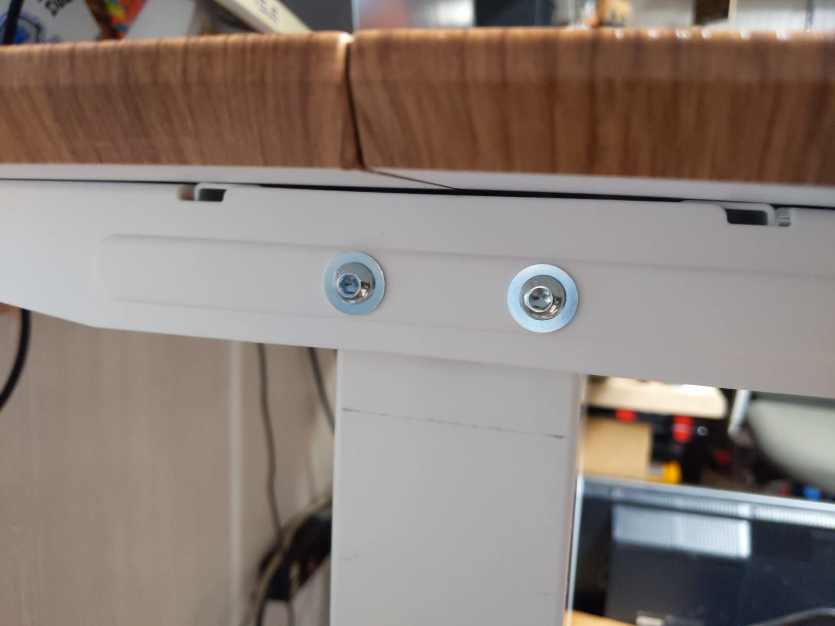 VariDesk Essential Electric Standing Desk for Home Office - 48x24 Sit-Stand VariDesk, 4 Memory Height Presets, 2-Piece Laminate Wood Top, Sturdy T-Style Legs, Supports 150 Lbs + Easy Assembly (White) customer photo 1