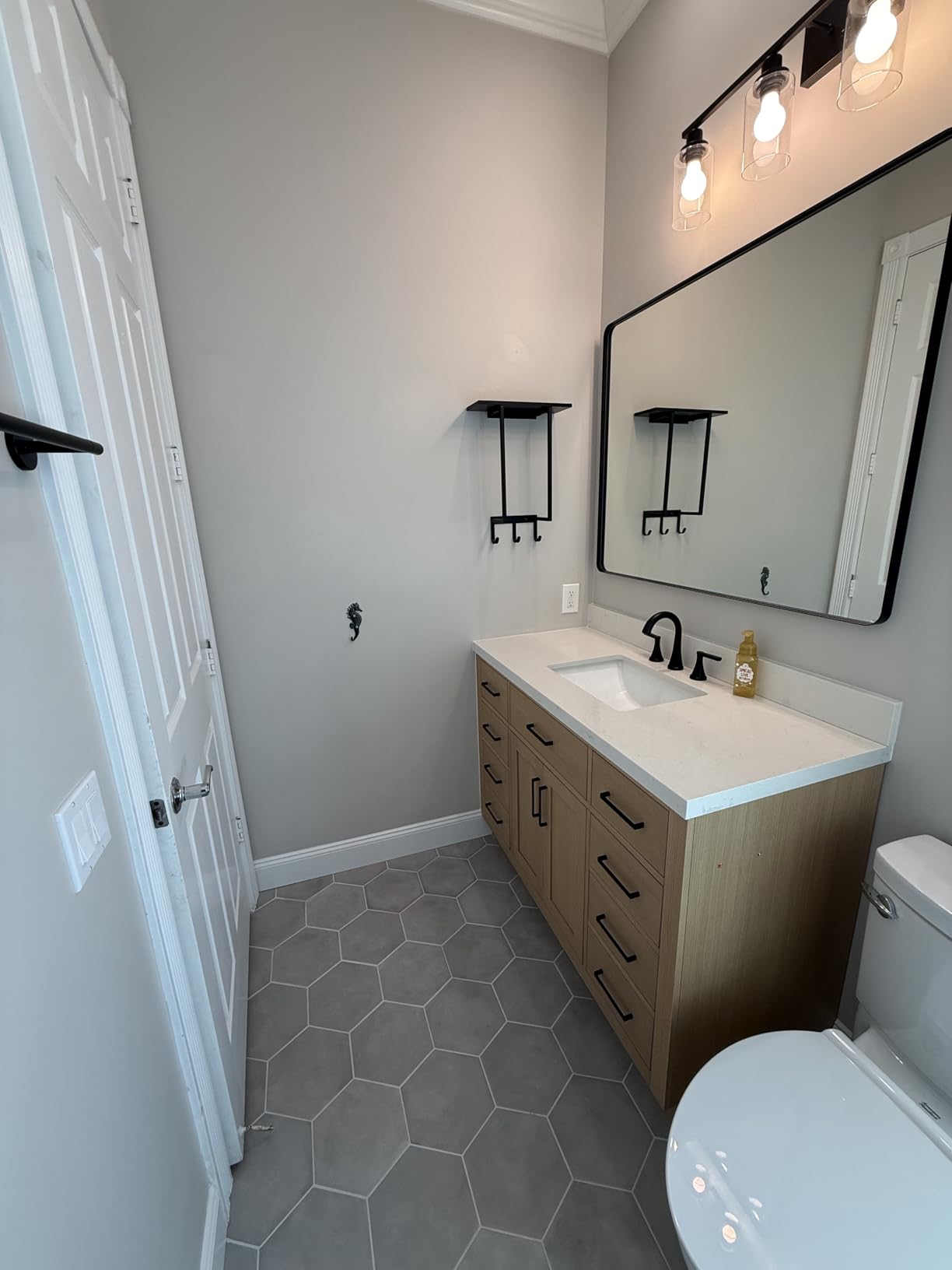ARIEL Hepburn 48-inch Bathroom Vanity with Sink, Solid Wood, 1.5-inch Carrara White Quartz Countertop & Backsplash, Single Rectangular Porcelain Sink, 2 Soft Closing Doors, 9 Dovetail Drawers, White customer photo 1