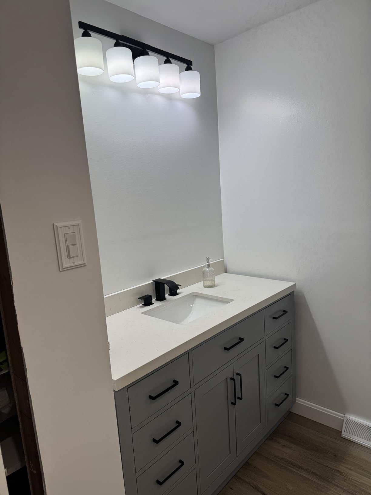 ARIEL Hepburn 54-inch Bathroom Vanity with Sink,Solid Wood, 1.5-inch Carrara White Quartz Countertop & Backsplash, Single Rectangular Porcelain Sink, 2 Soft Closing Doors, 9 Dovetail Drawers, White customer photo 1