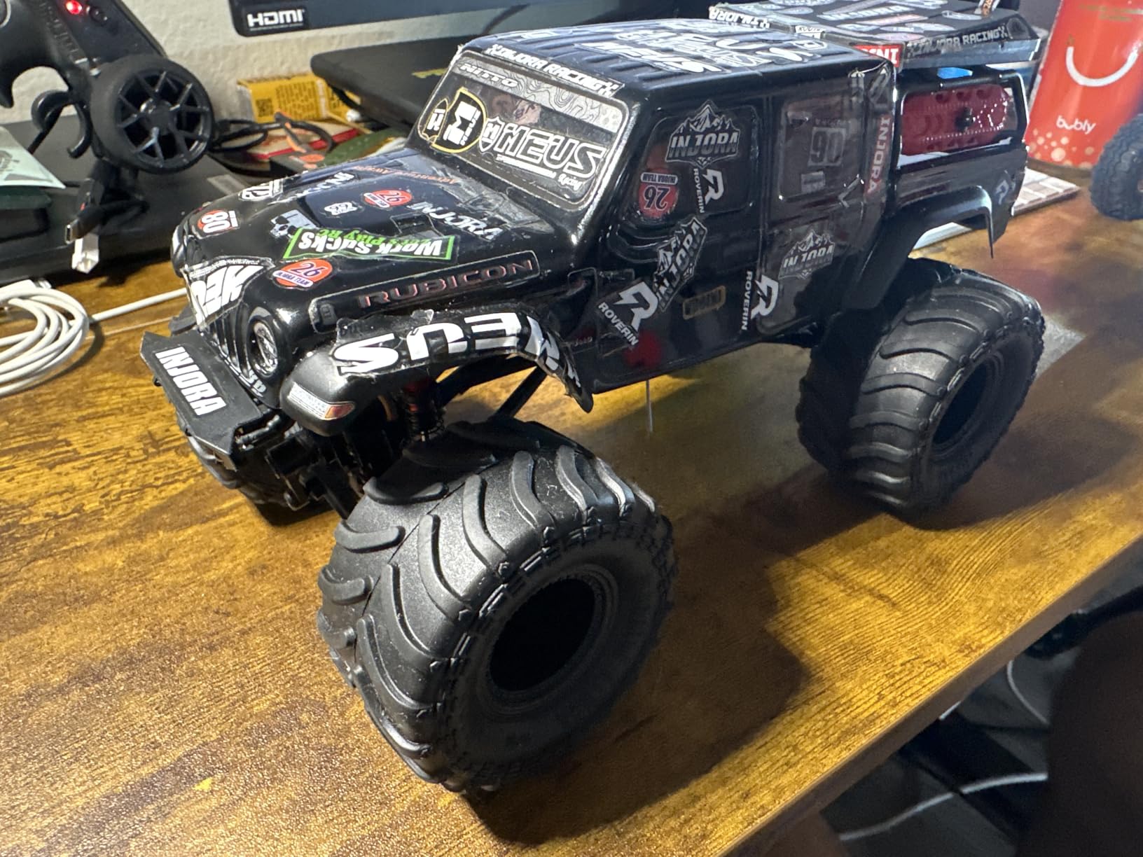 Axial RC Truck SCX24 Jeep Gladiator 4 Wheel Drive Rock Crawler Brushed RTR Ready-to-Run Green AXI00005V2T3 customer photo 2