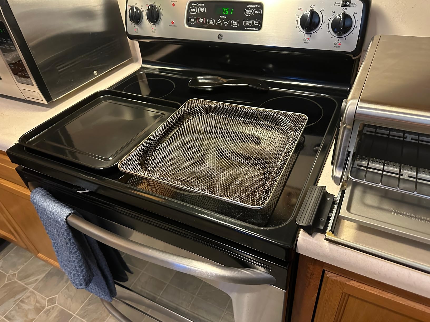 Ninja Air Fryer Toaster Oven Combo | 8-in-1 Functionality | Flip Up & Away for Storage Space | 1800 Watt | Stainless Steel | SP151 customer photo 2