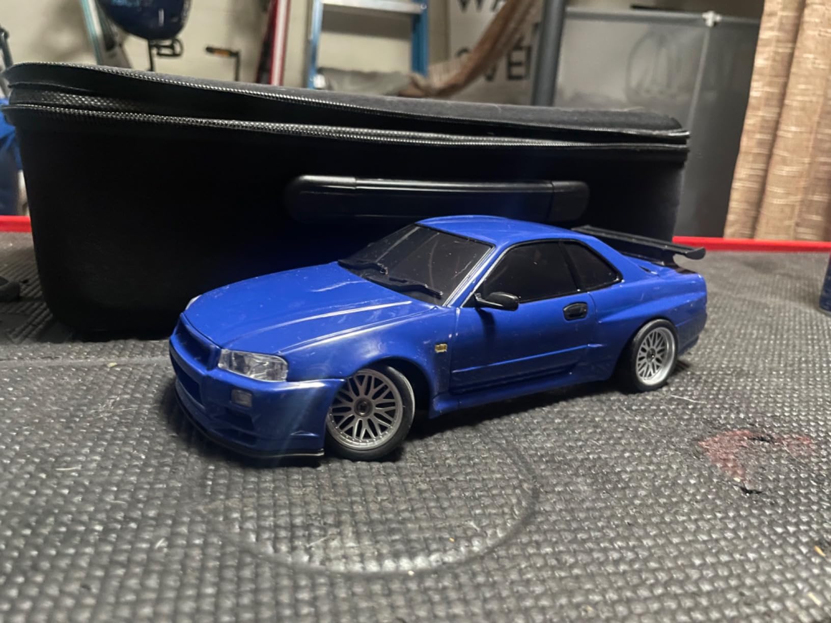 FLYCOLOR LD1899 1/18 RC Drift Car GTR R34 2.4GHz RWD with Gyroscope on-Road Alloy Body Shell Racing Cars Radio Control (Blue) customer photo 2