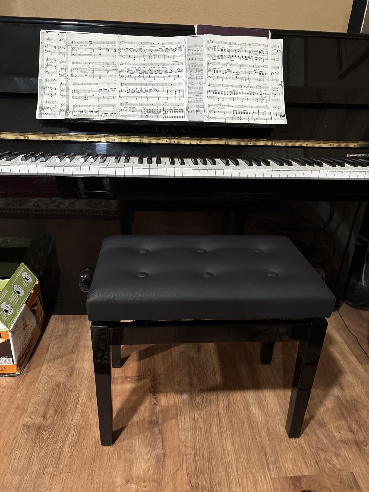 Donner Piano Bench Height Adjustable, Solid Wood Keyboard Bench Piano Chair Seat with High-Density Sponges Cushion, Wooden Piano Stool with Metal Lifting Devices, Black customer photo 1