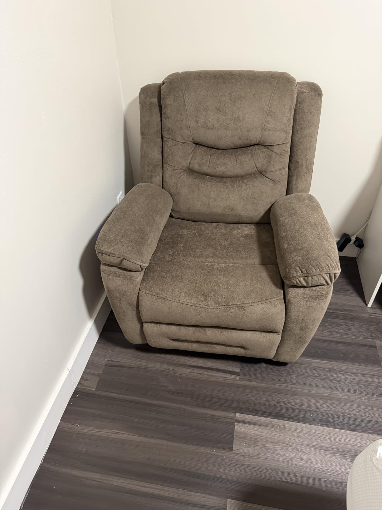 Ketaiyou Power Swivel Rocker Recliner with Massage and Heat, USB Port, Infinite Position, Oversized Electric Glider Rocking Chairs Living Room, Soft Fabric Reclining Sofa Chair (Mocha) customer photo 2