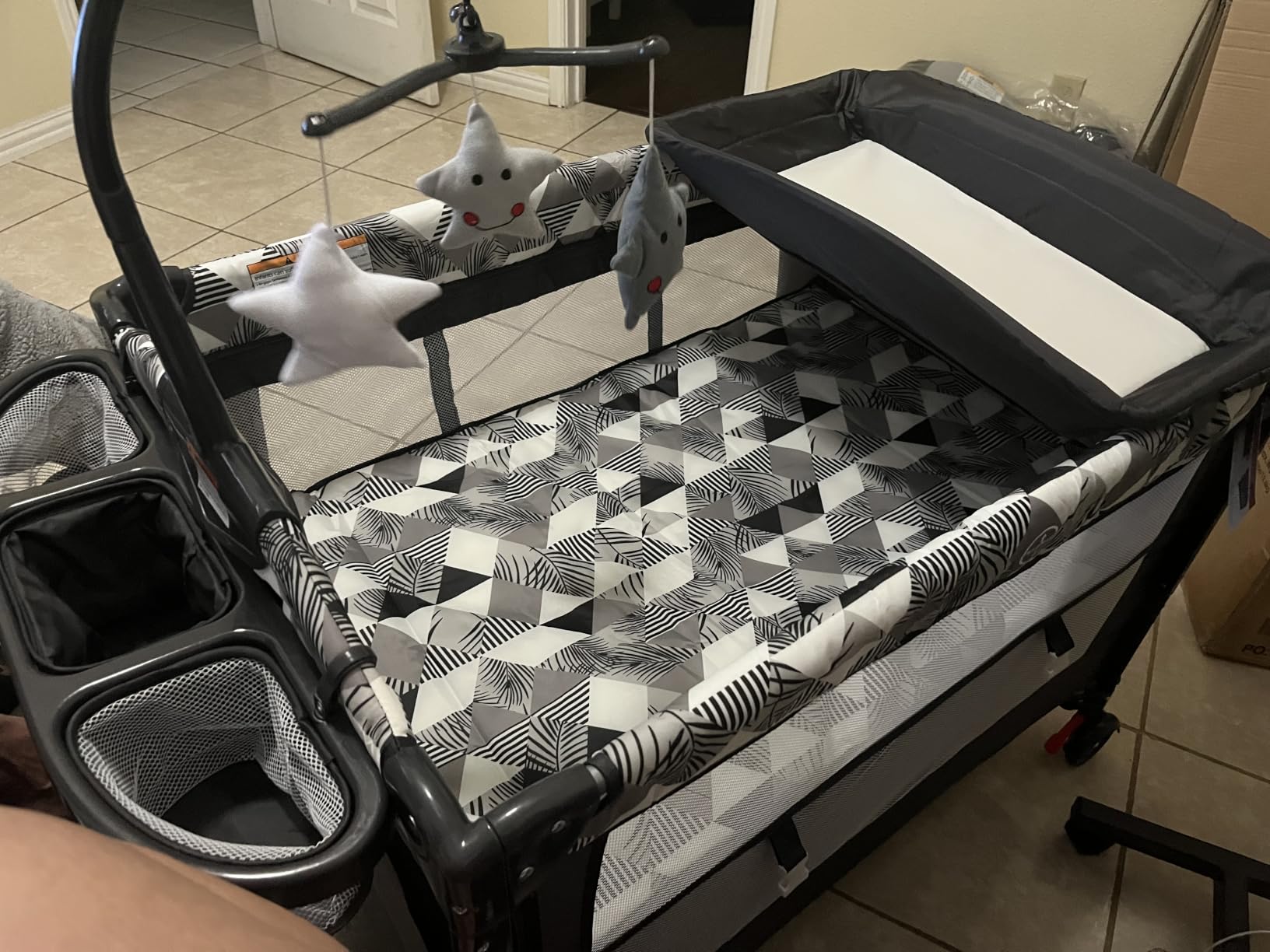Xilingol 5-in-1 Baby Bassinet Bedside Sleeper, Portable Pack and Play with Changing Table, Baby Crib with Carry Bag, Cosleeper Attach to Bed for Newborn to Toddlers customer photo 1