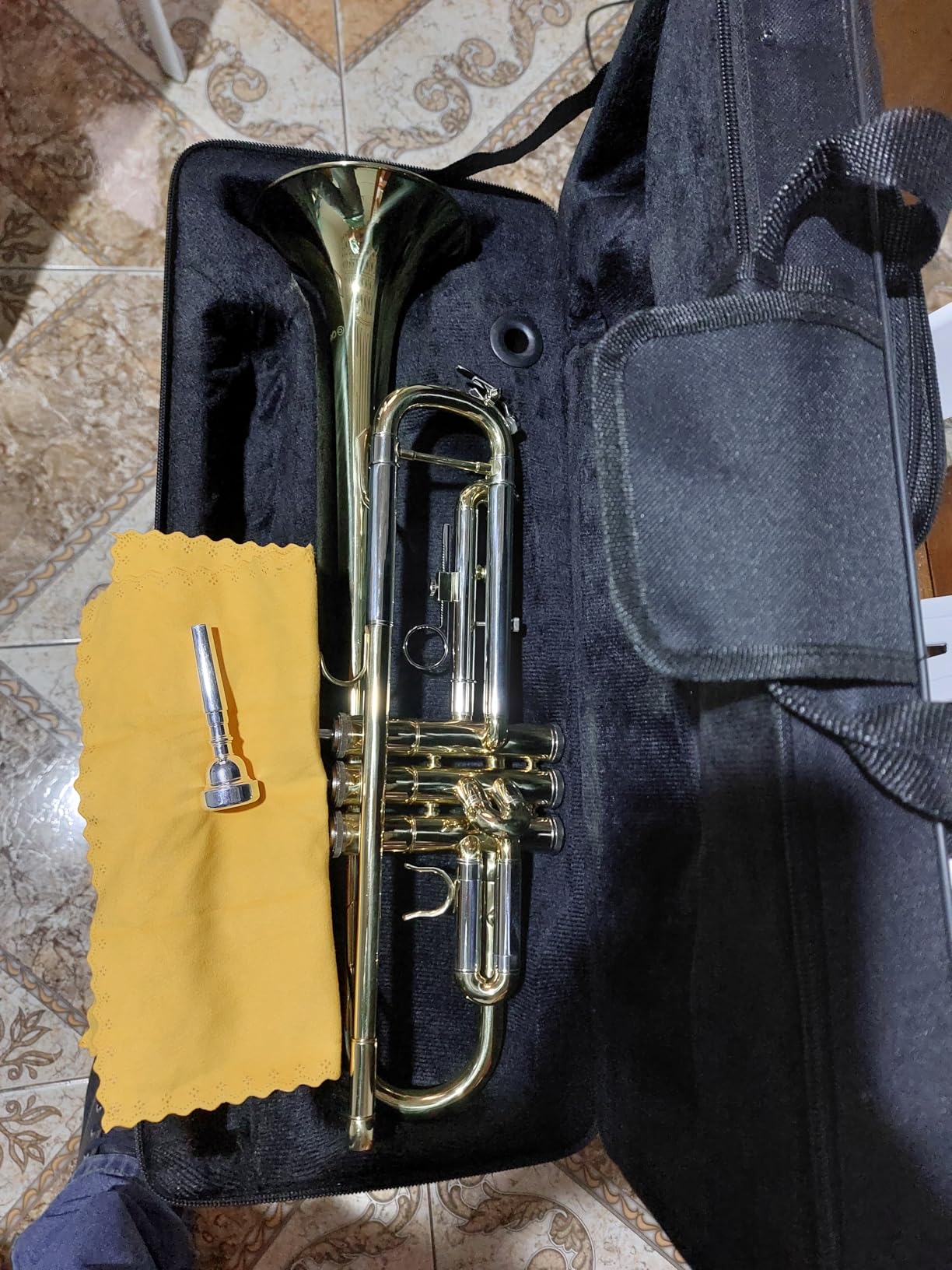 CAHAYA Bb Trumpet Instrument Trompeta: Nickel Student Trumpet with Hard Case 7C Mouthpiece Gloves Standard Trumpets for Beginners or Advanced Students Silver customer photo 1