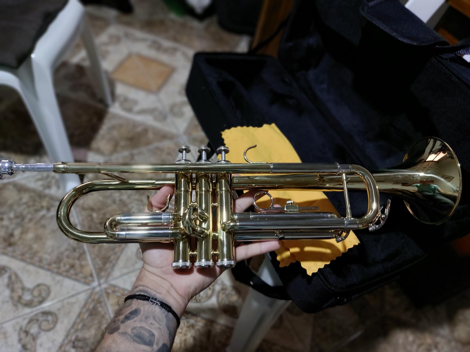 CAHAYA Bb Trumpet Instrument Trompeta: Nickel Student Trumpet with Hard Case 7C Mouthpiece Gloves Standard Trumpets for Beginners or Advanced Students Silver customer photo 2