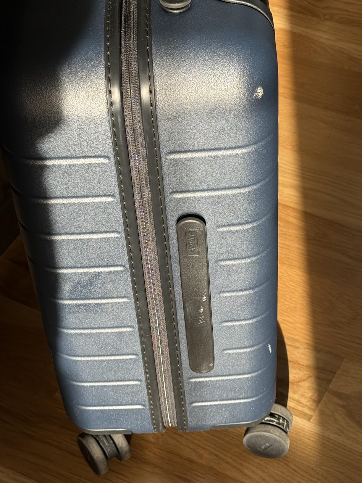 Away Carry-On Luggage - 22-Inch Lightweight Hardside Suitcase with 360° Spinner Wheels, Interior Compression System, TSA-Approved Lock - Cloud Gray customer photo 1