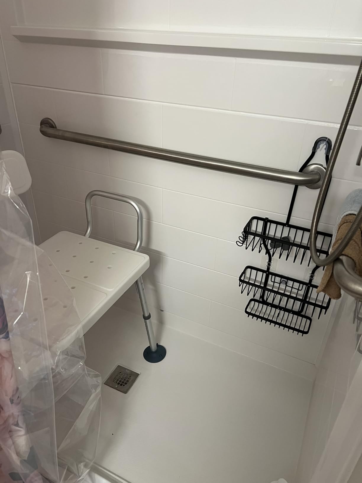 VEVOR Tub Transfer Bench for Bathtub, 400 lbs Weight Capacity Heavy Duty Shower Chair with Arm and Backrest, Height Adjustable Bathroom Shower Bench Bath Seat for Adults, Seniors, Elderly and Disabled customer photo 1