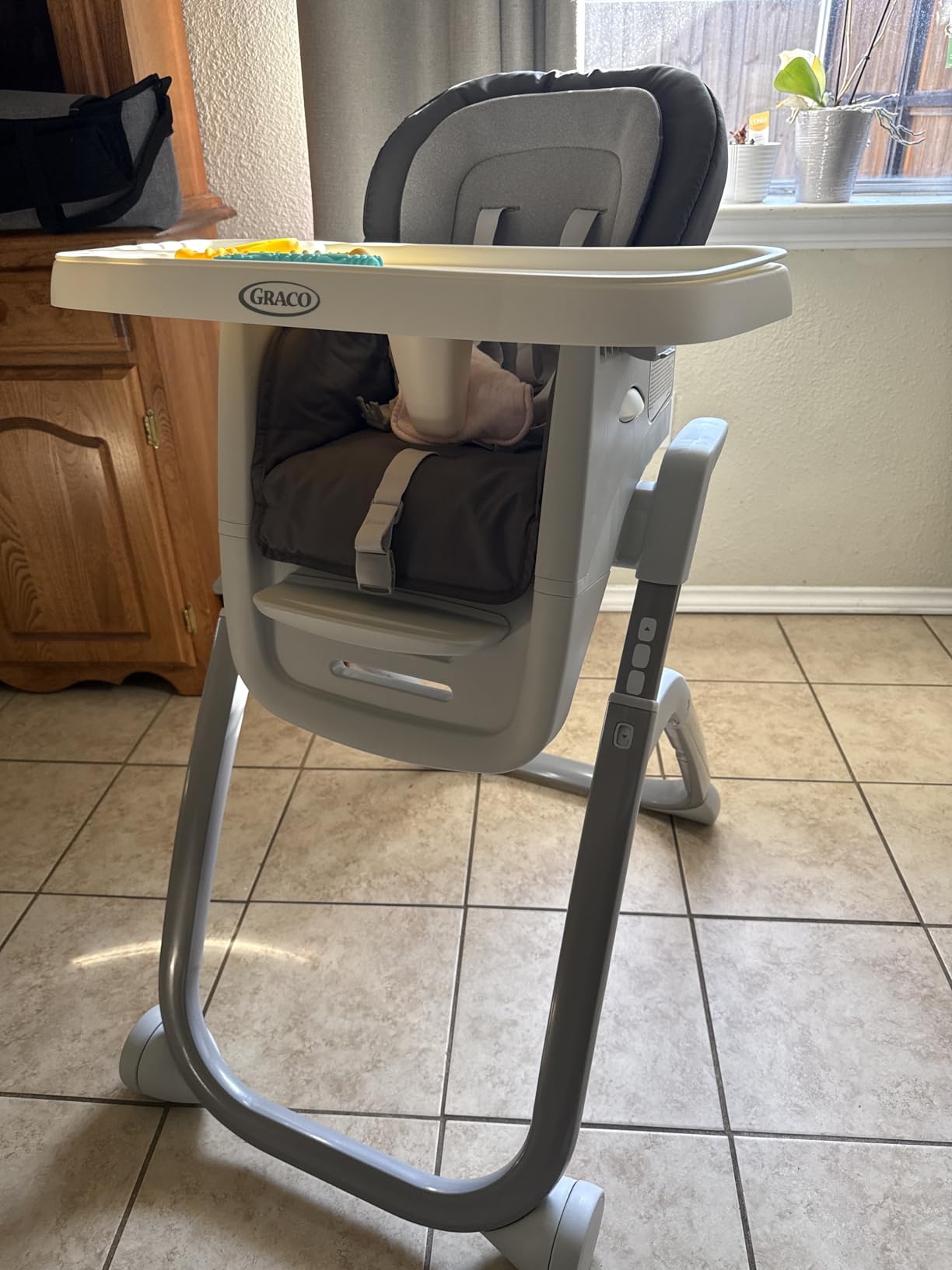 Graco DuoDiner DLX 6-in-1 Convertible High Chair, Infant to Toddler Booster & Youth Stool, Adjustable Height & Recline, Easy Clean Tray Insert, Arlo customer photo 2