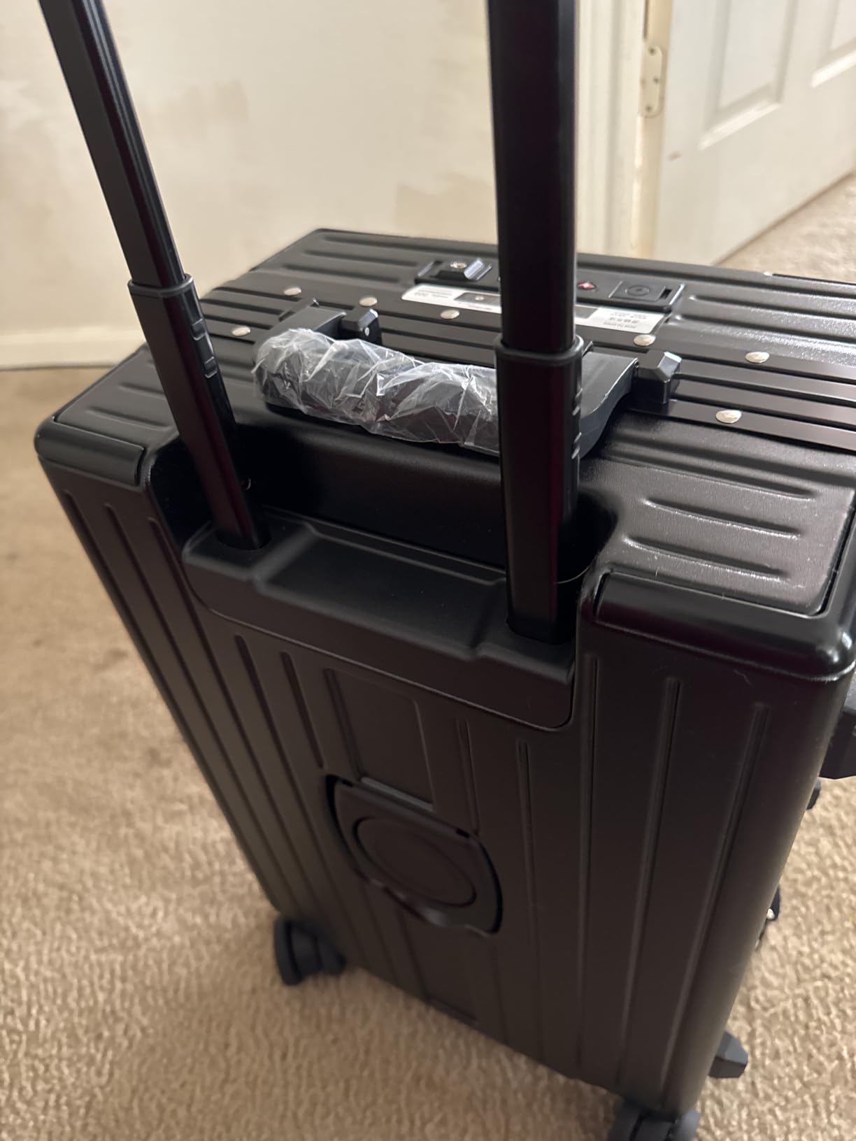 20 Inch Hardshell Carry On with USB Charging and Cup Holder customer photo 2