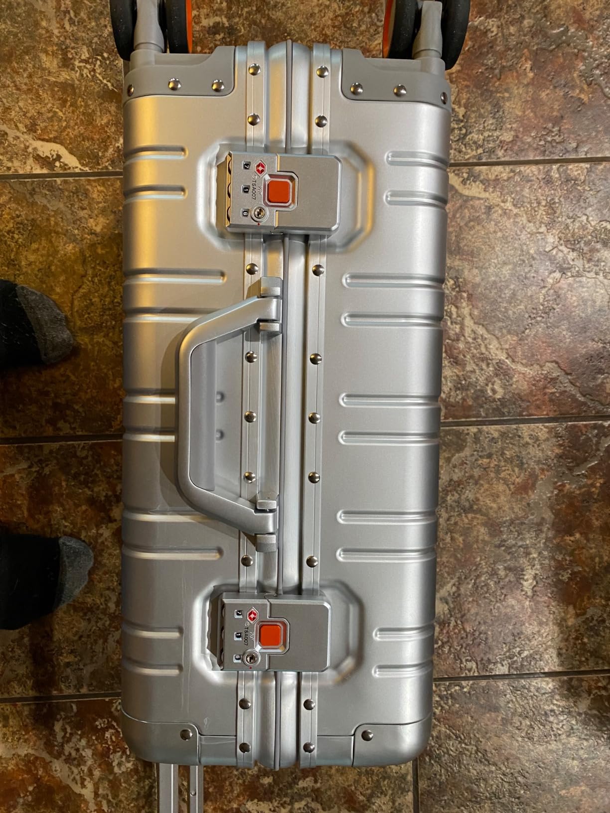 VentureVault All Aluminum Carry On Luggage 20 inch customer photo 1