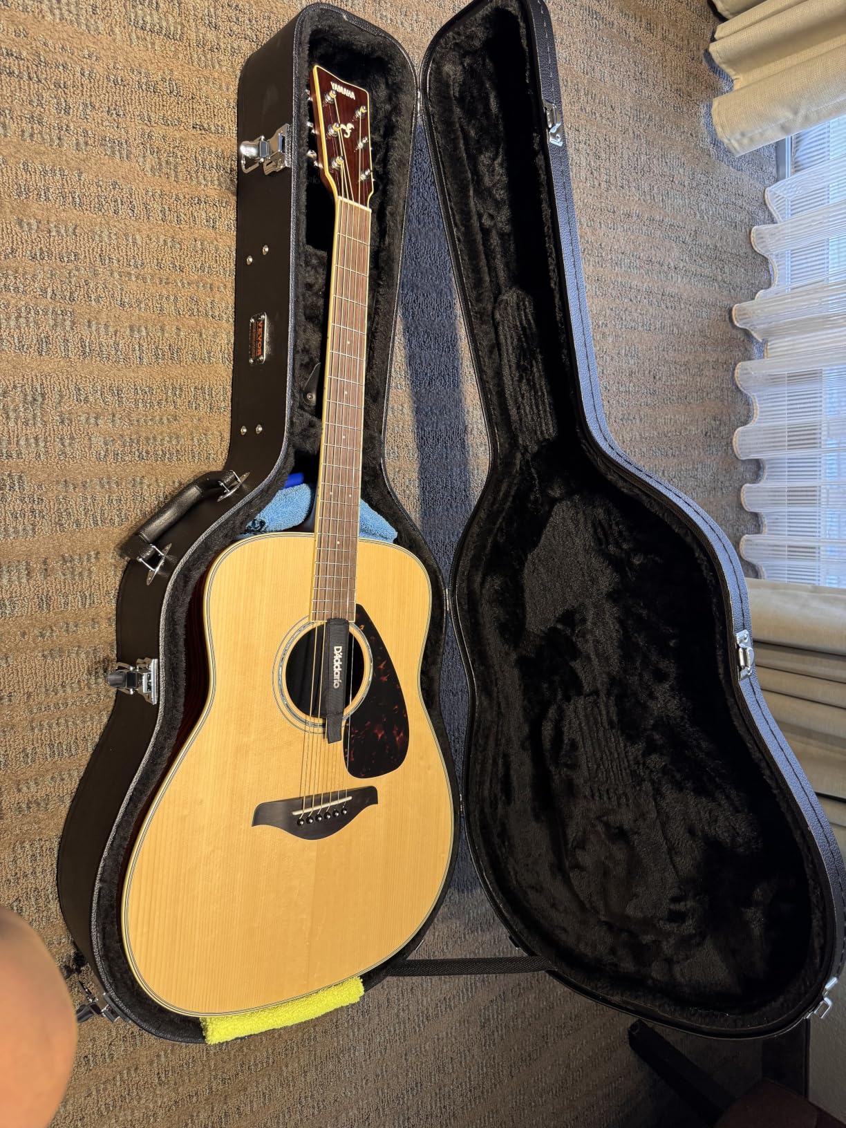 VEVOR Acoustic Guitar Hard Case, 43.31 in Gourd-Shaped Guitar Hard Case customer photo 2